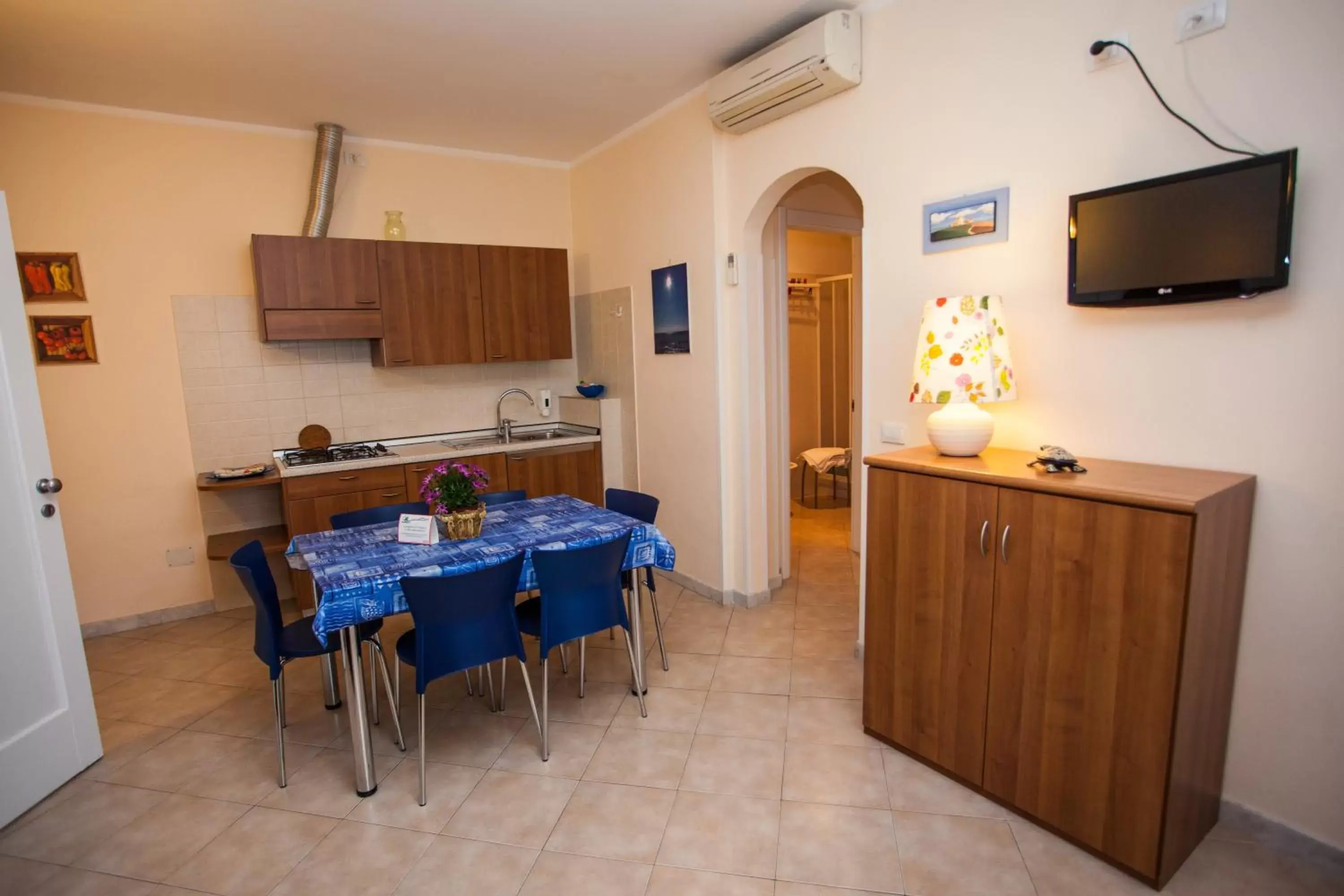 Photo of the whole room, Kitchen/Kitchenette in Casa Vacanze Isophylla