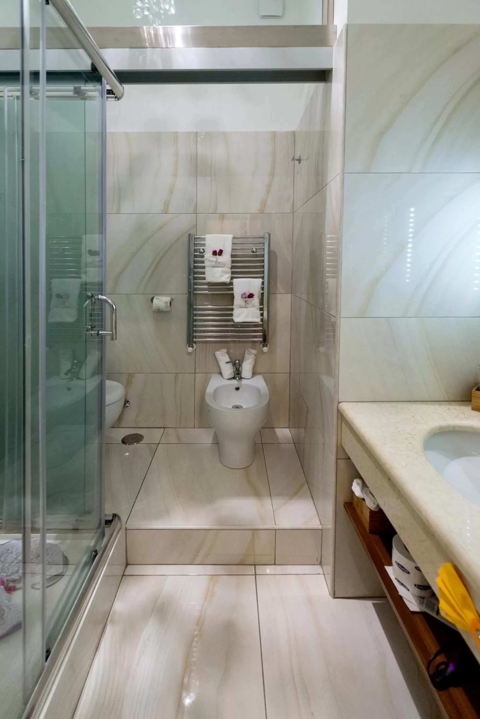 Shower in B&B Roma Royal Residence