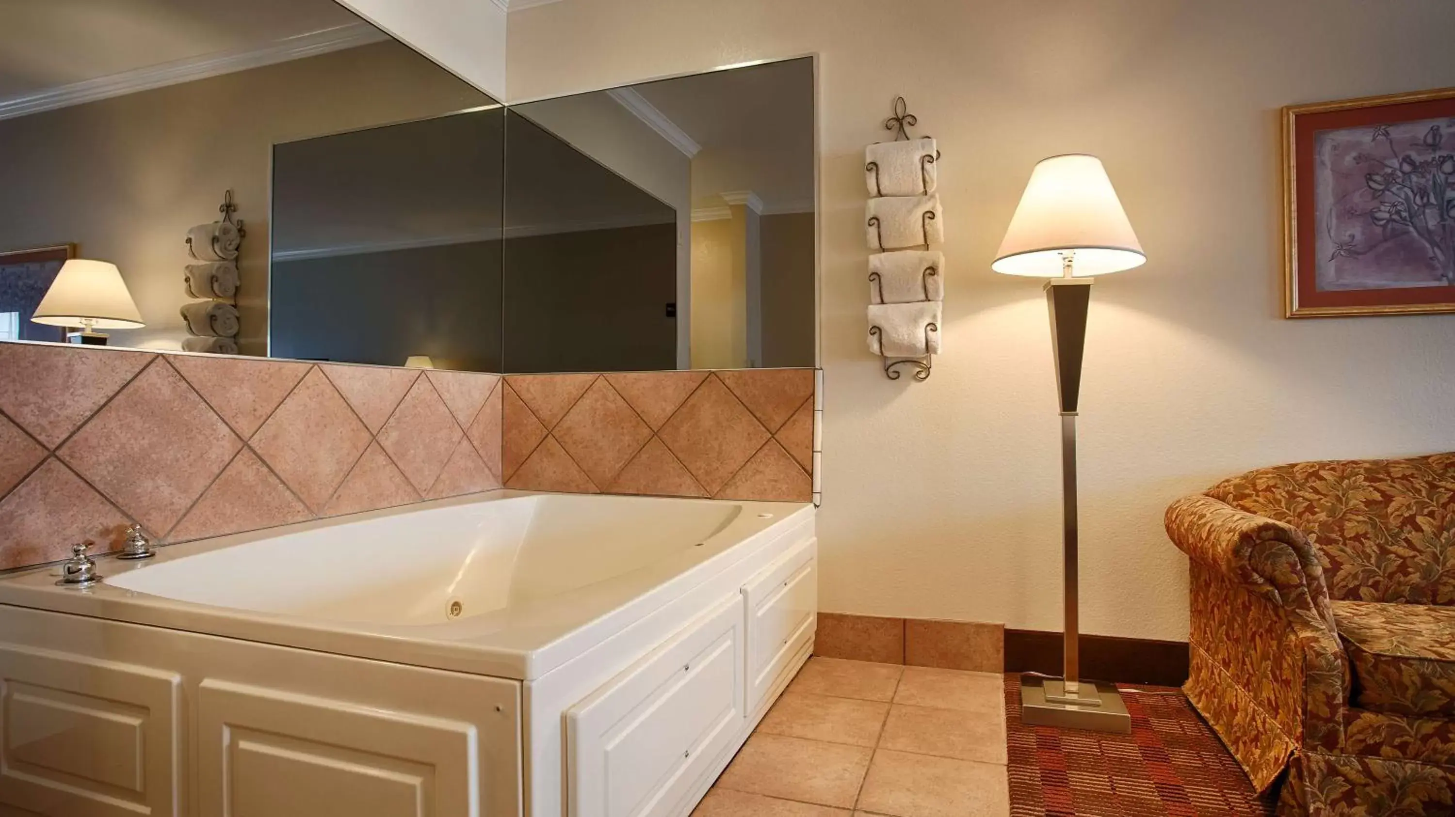 Photo of the whole room, Bathroom in Best Western Clubhouse Inn & Suites