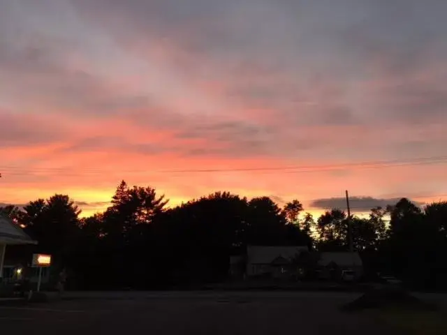 Sunrise/Sunset in Days Inn by Wyndham Queensbury/Lake George