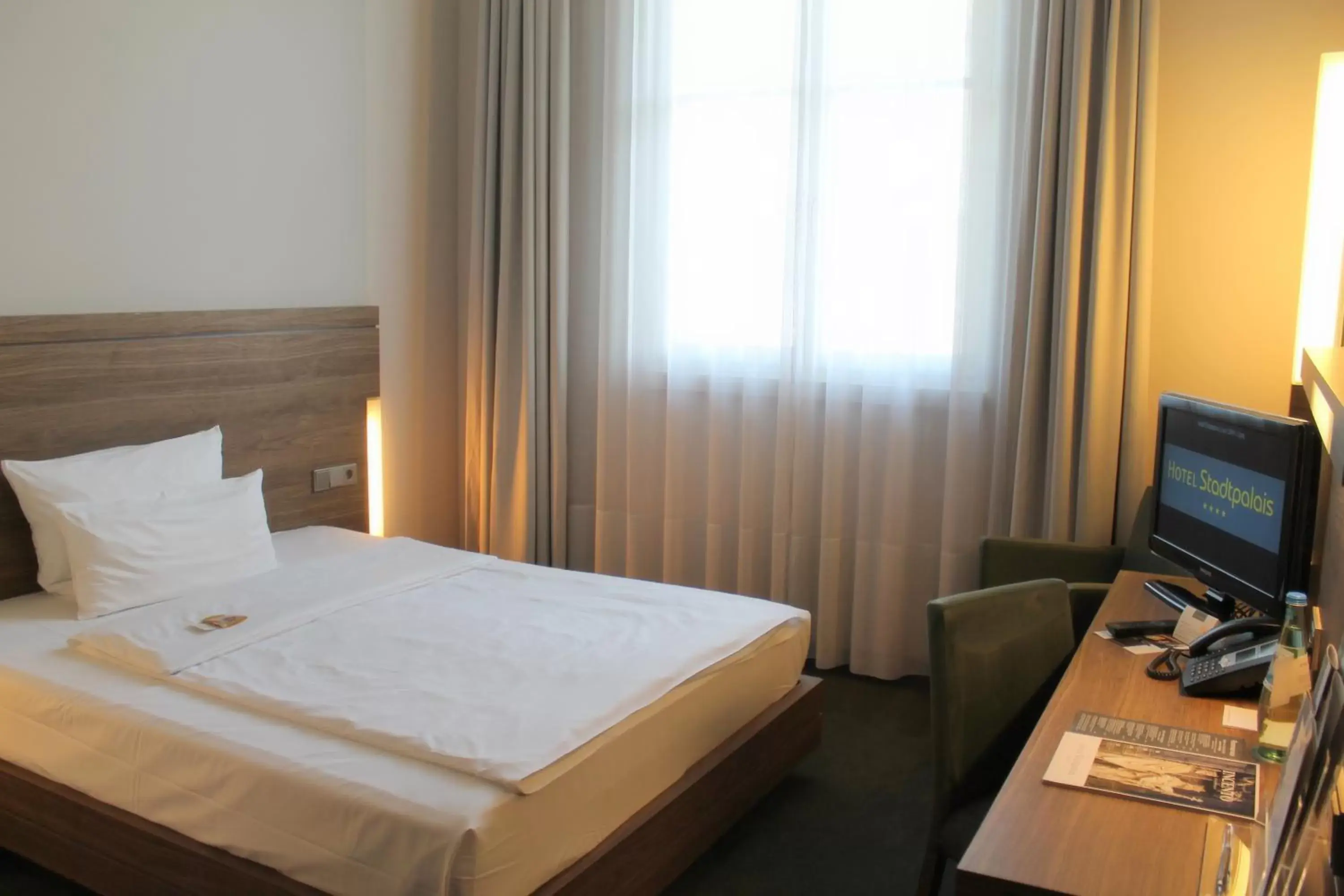 Photo of the whole room, Bed in Hotel Stadtpalais