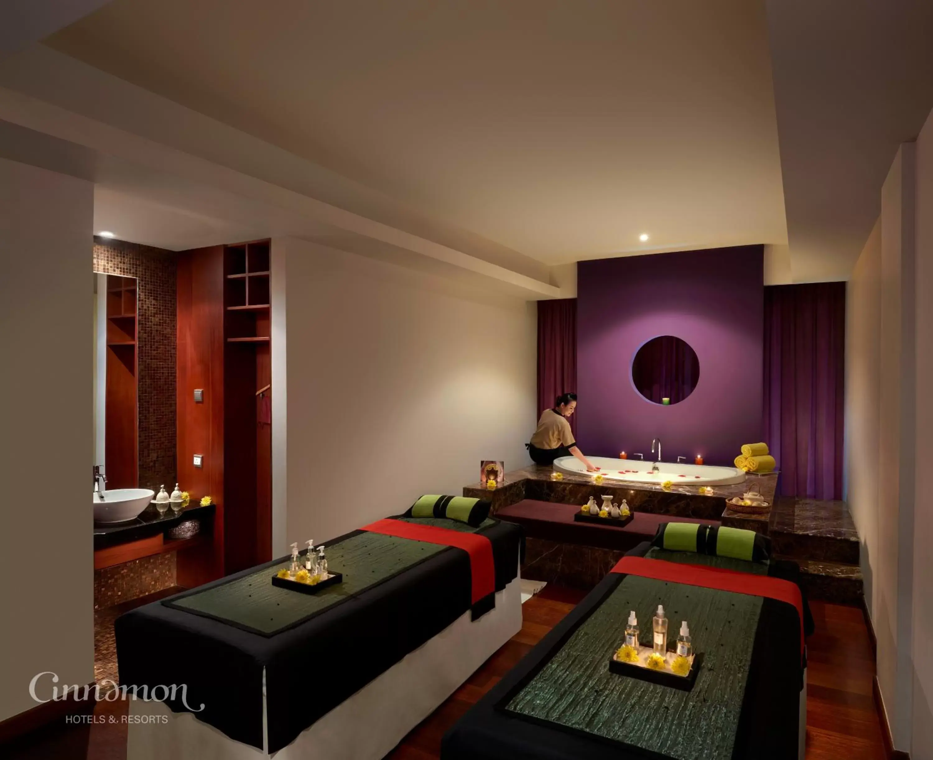 Massage, Bed in Cinnamon Grand Colombo Massage, Bed in Cinnamon Grand Colombo