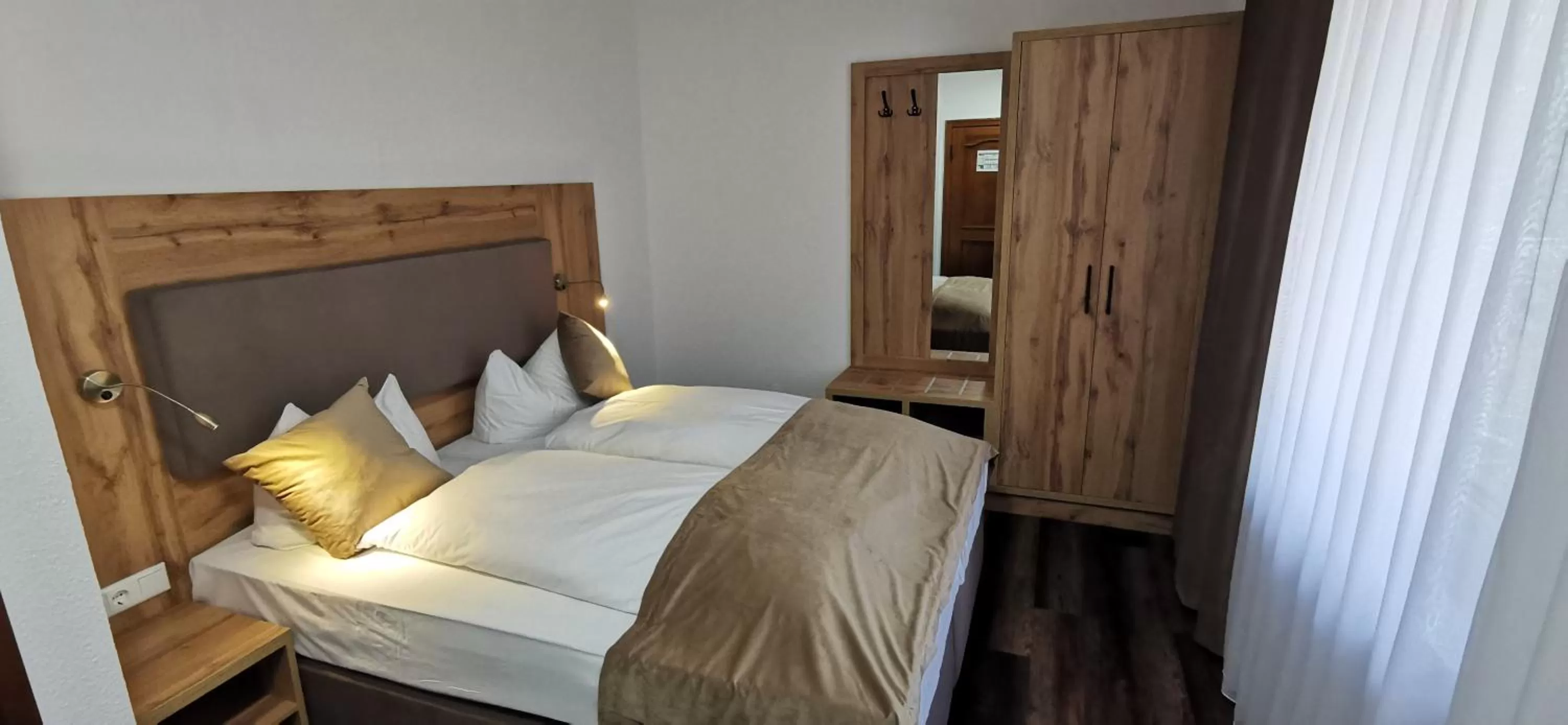 Photo of the whole room, Bed in Heidehotel Soltauer Hof