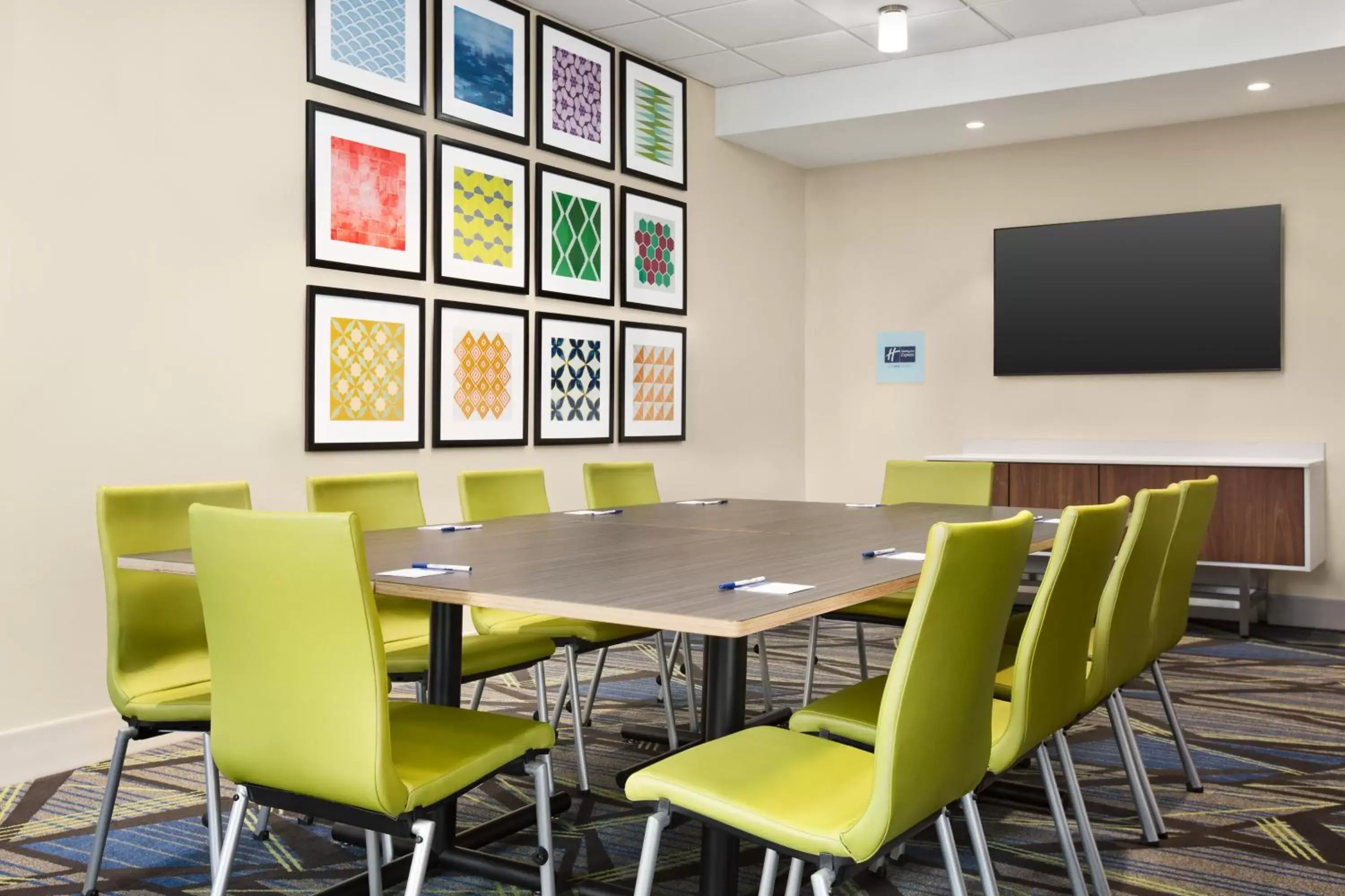 Meeting/conference room in Holiday Inn Express & Suites - Ukiah, an IHG Hotel