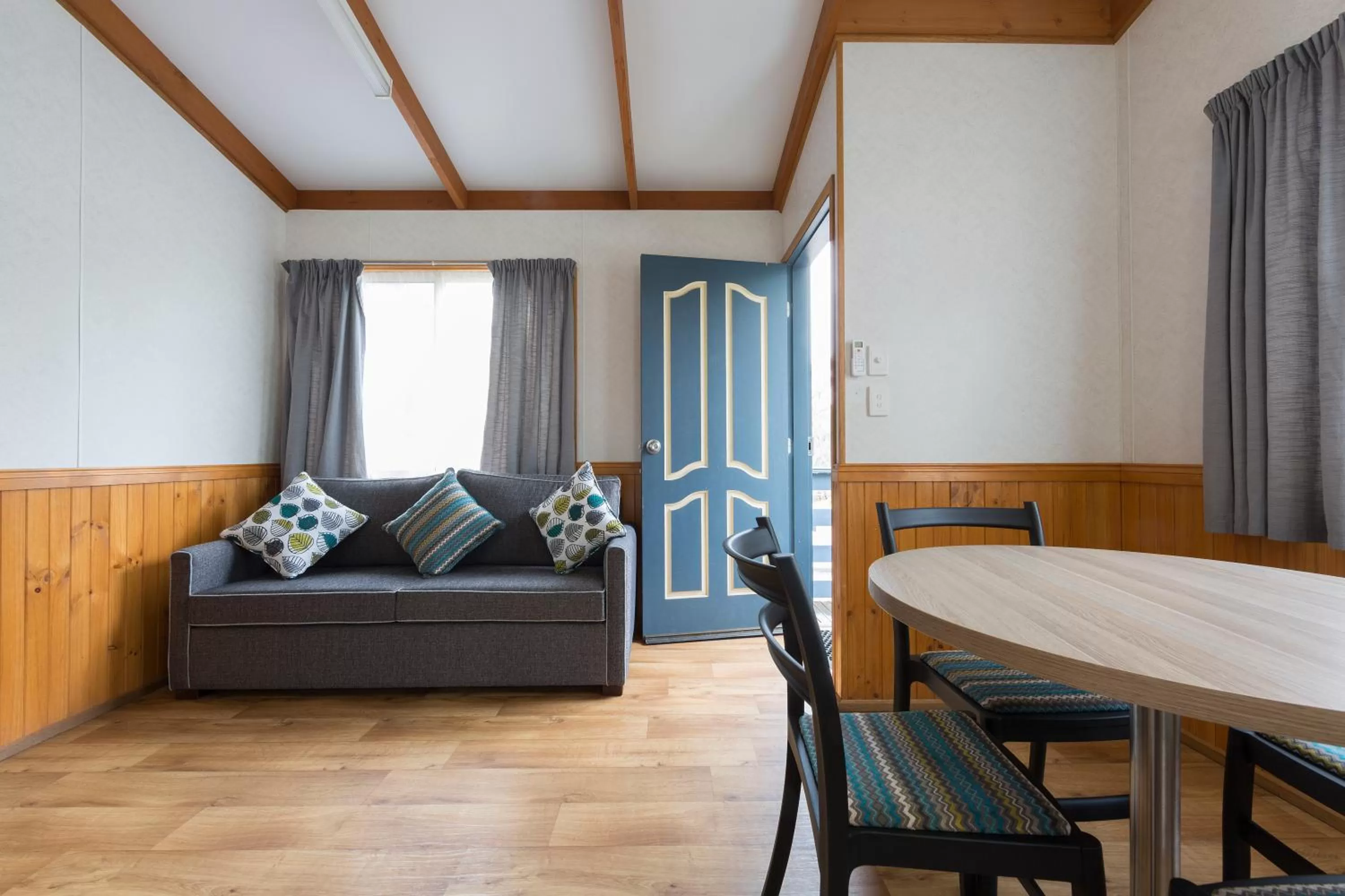 Living room in Alivio Tourist Park Canberra