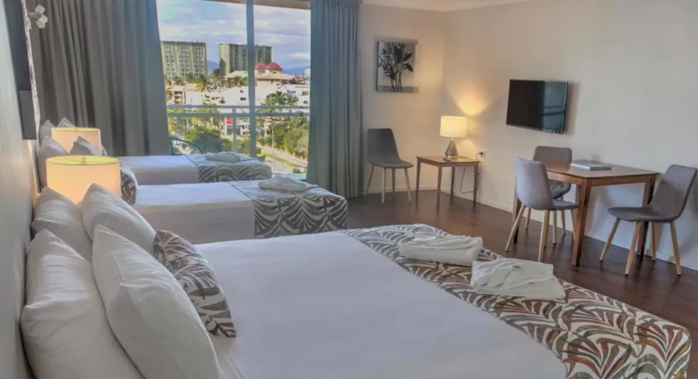 City view, Bed in Cairns Plaza Hotel