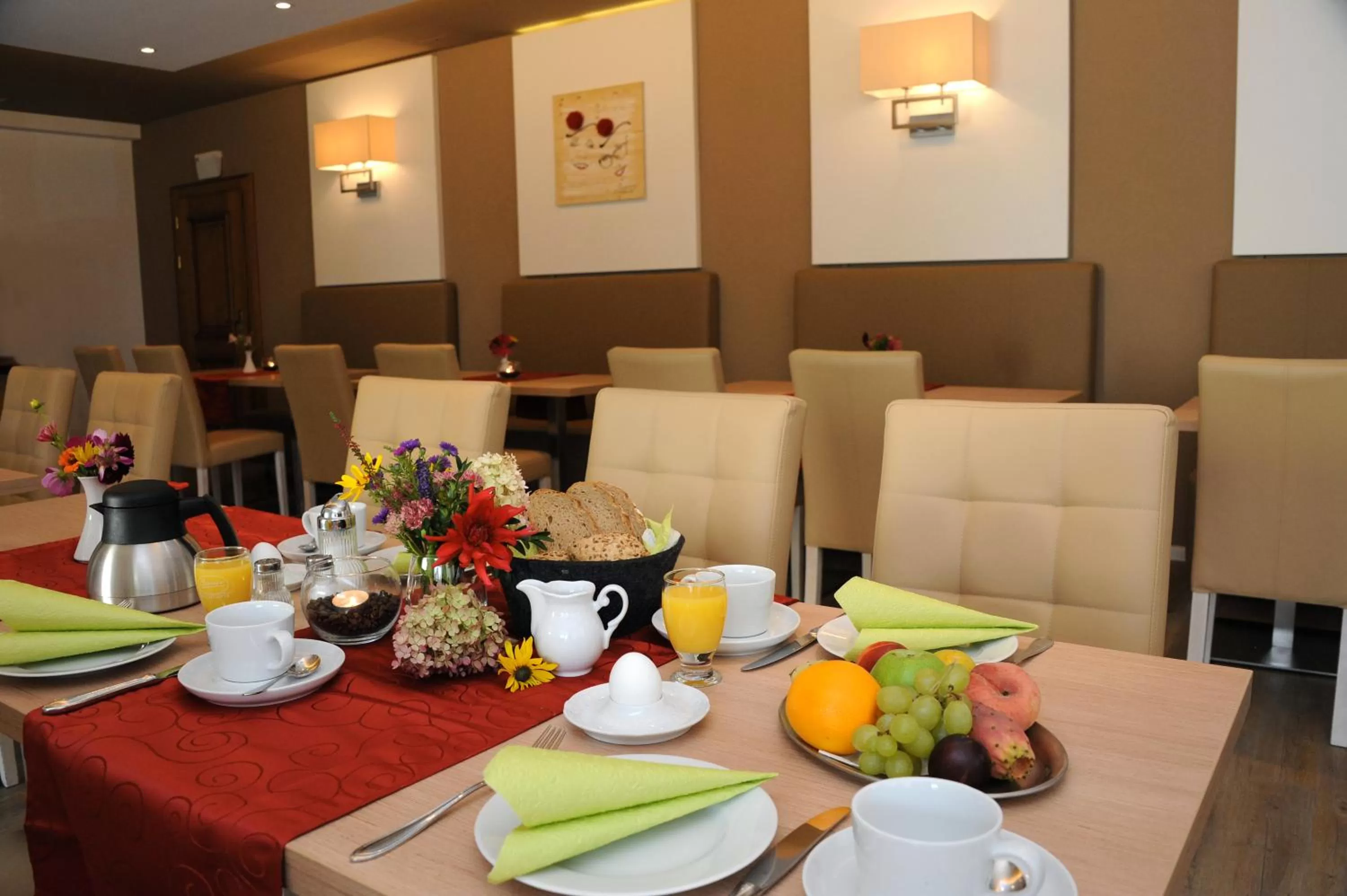 Restaurant/places to eat in Parkhotel Forsthaus