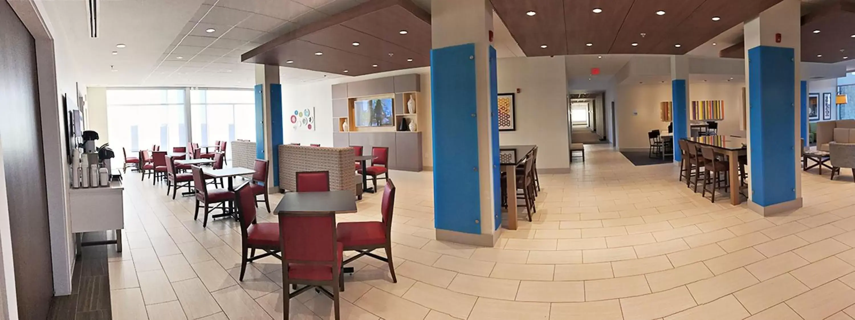 Breakfast in Holiday Inn Express & Suites - Rantoul by IHG Breakfast in Holiday Inn Express & Suites - Rantoul by IHG