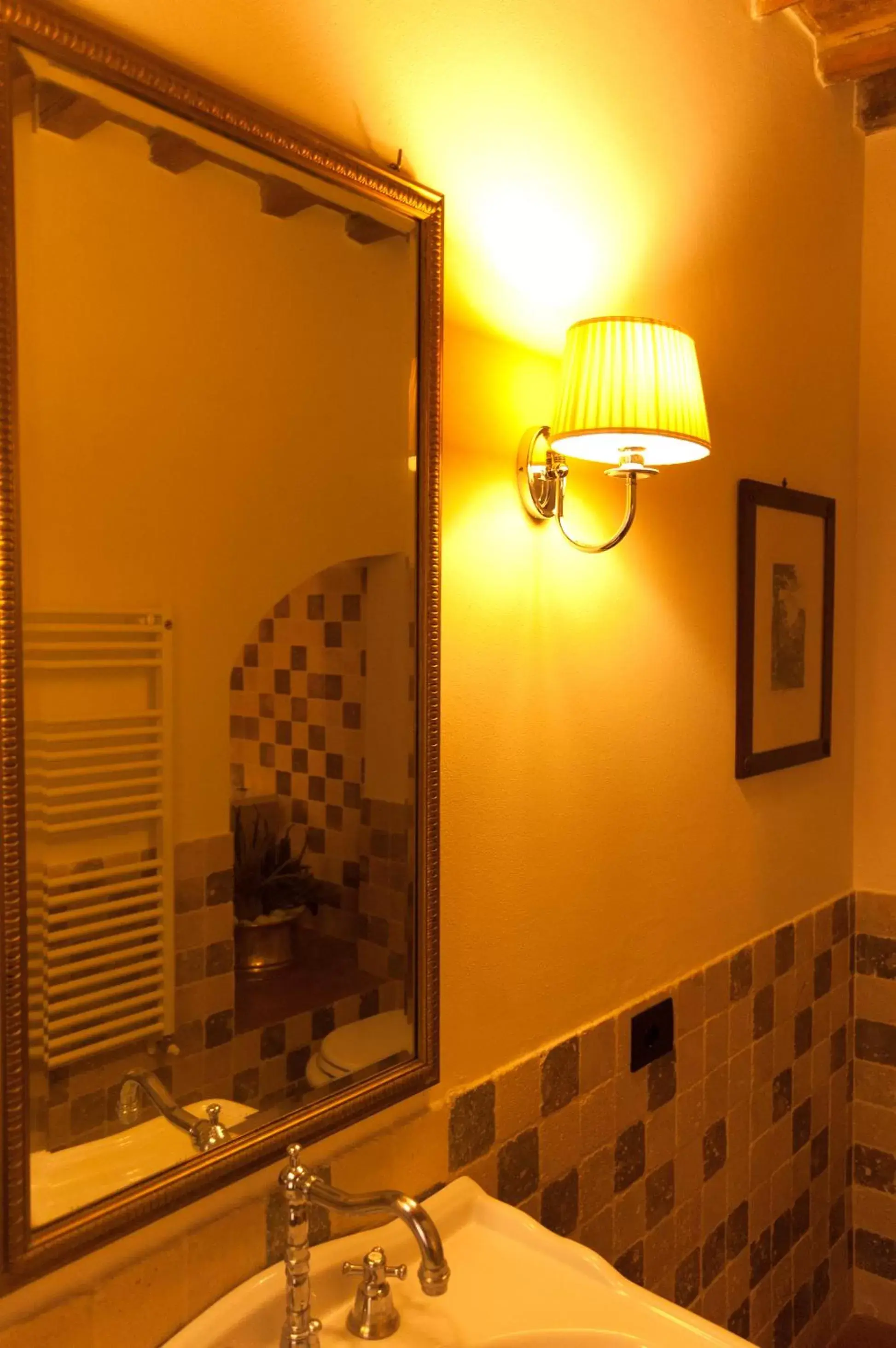 Bathroom in Palazzo Benucci