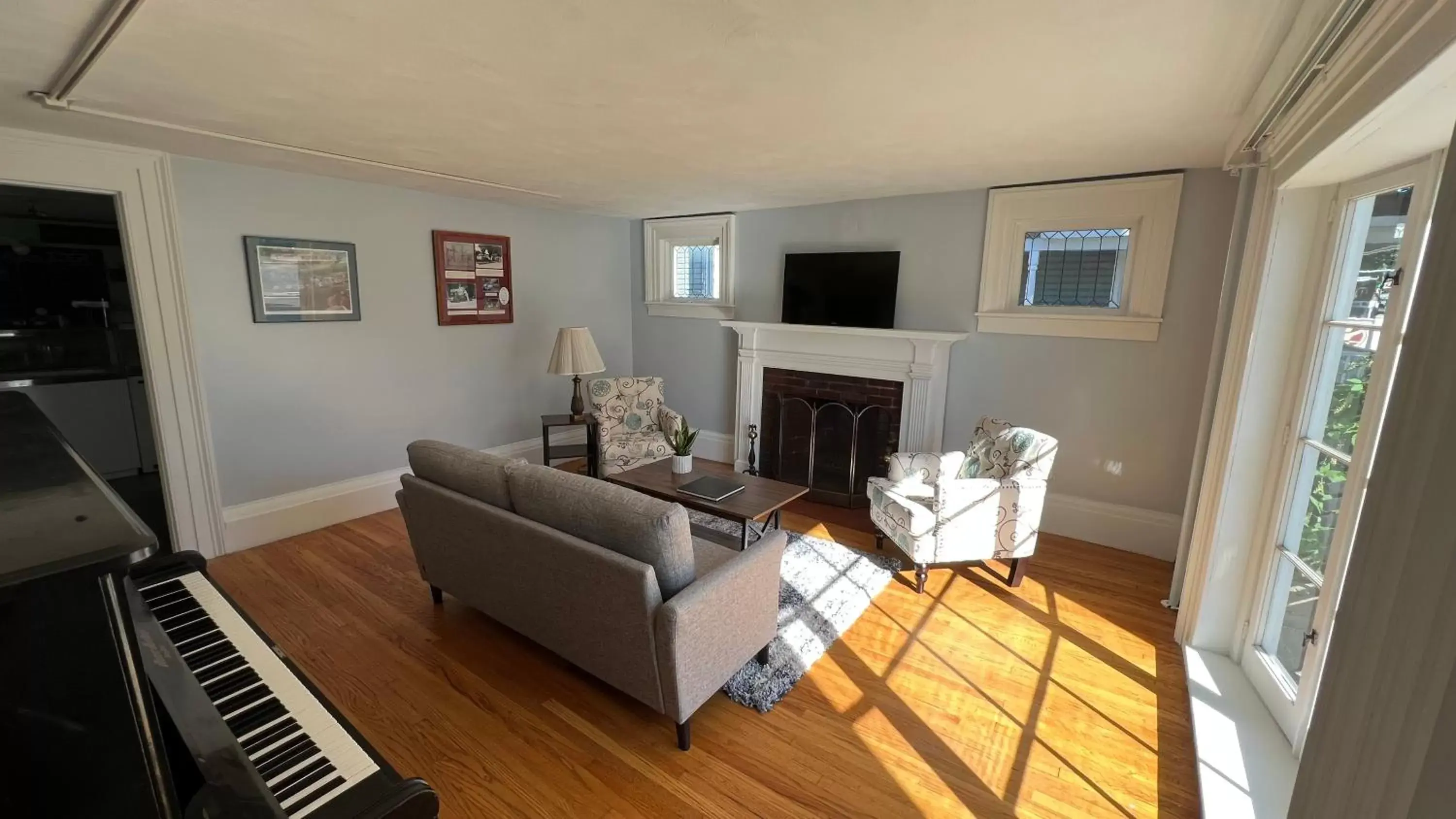 Lounge or bar, Seating Area in The Colonial Inn & Creamery