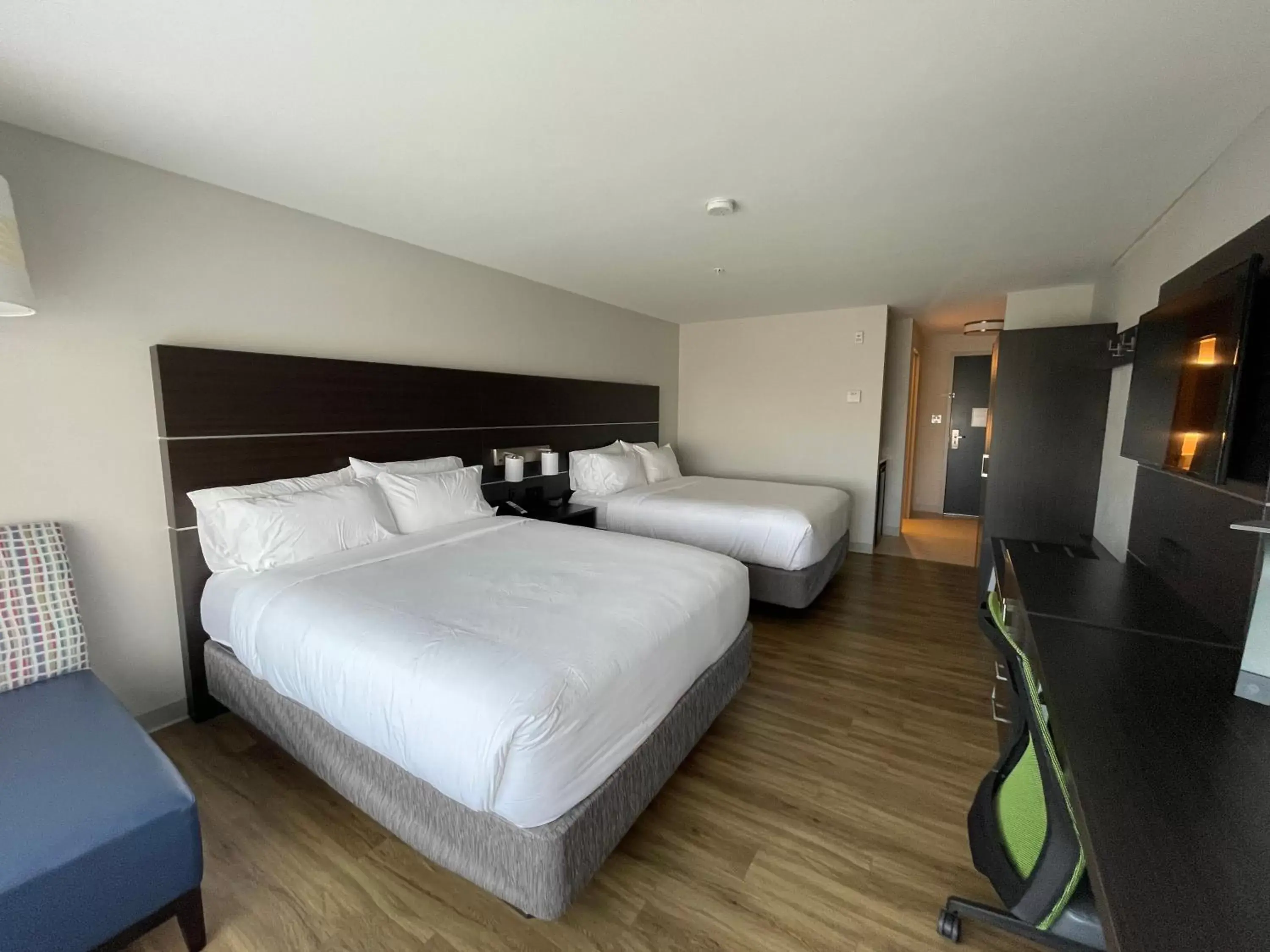 Photo of the whole room in Holiday Inn Express & Suites - Gatineau - Ottawa, an IHG Hotel