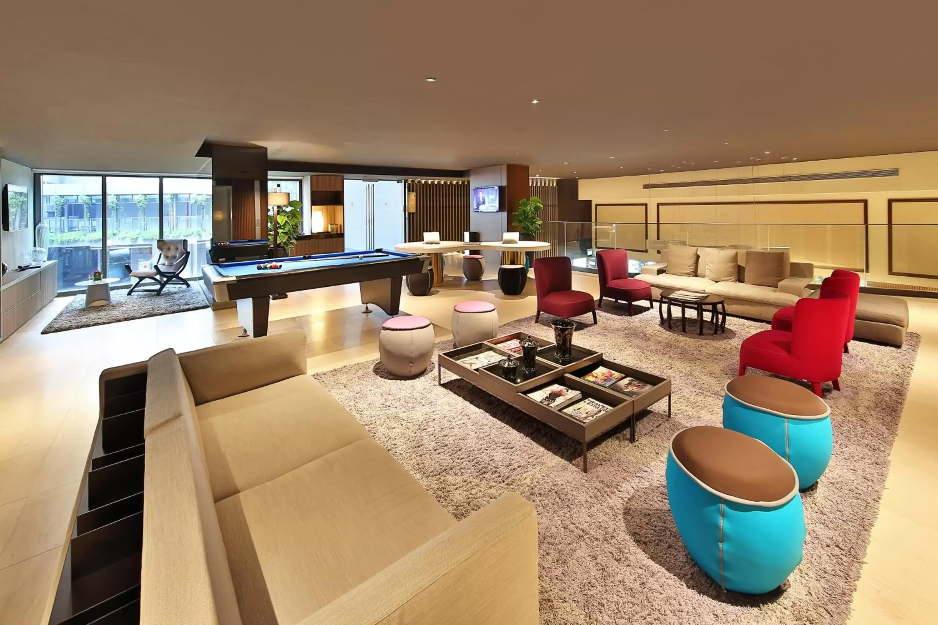 Communal lounge/ TV room, Swimming Pool in Pan Pacific Serviced Suites Beach Road, Singapore