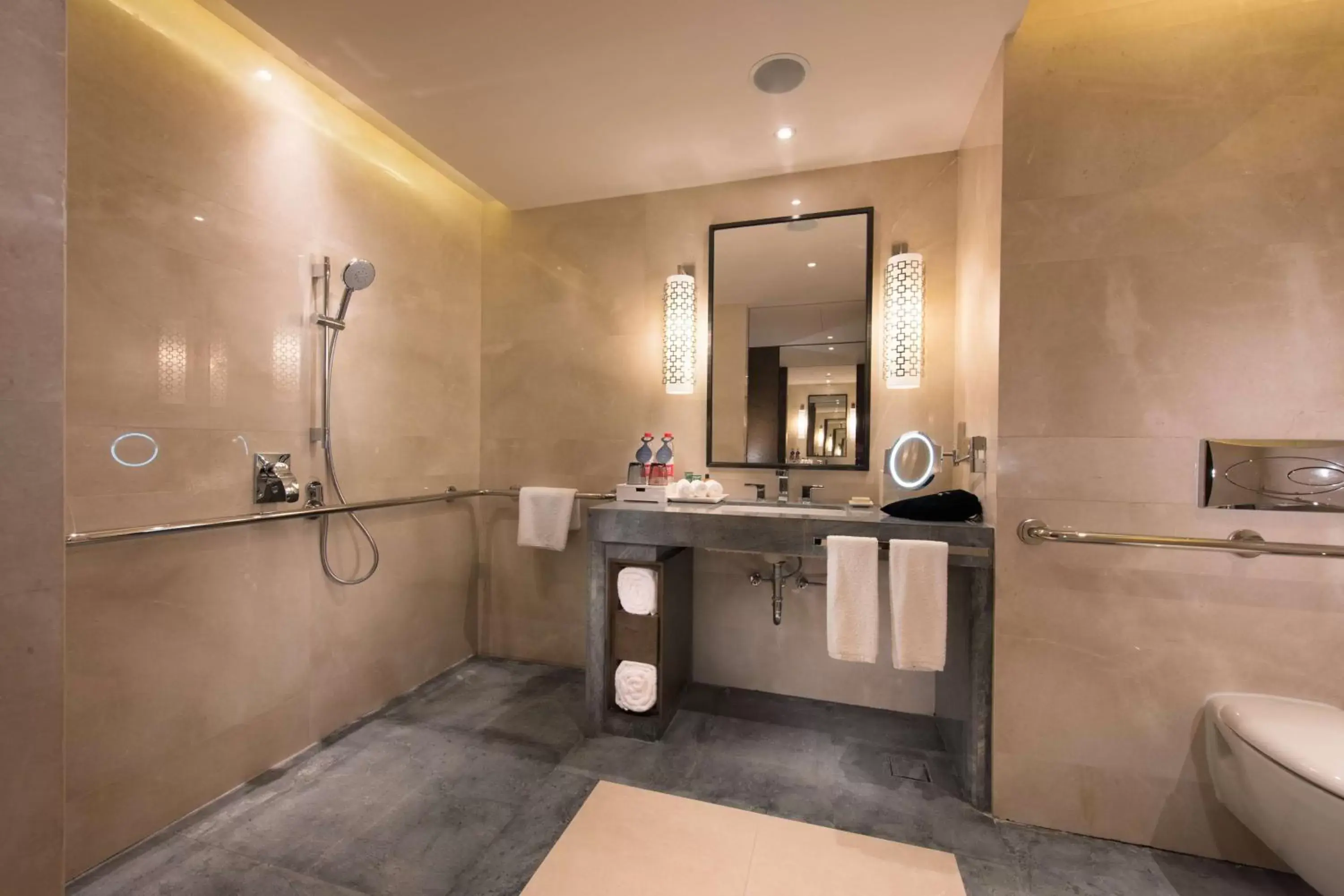 Bathroom in Hilton Zhoushan