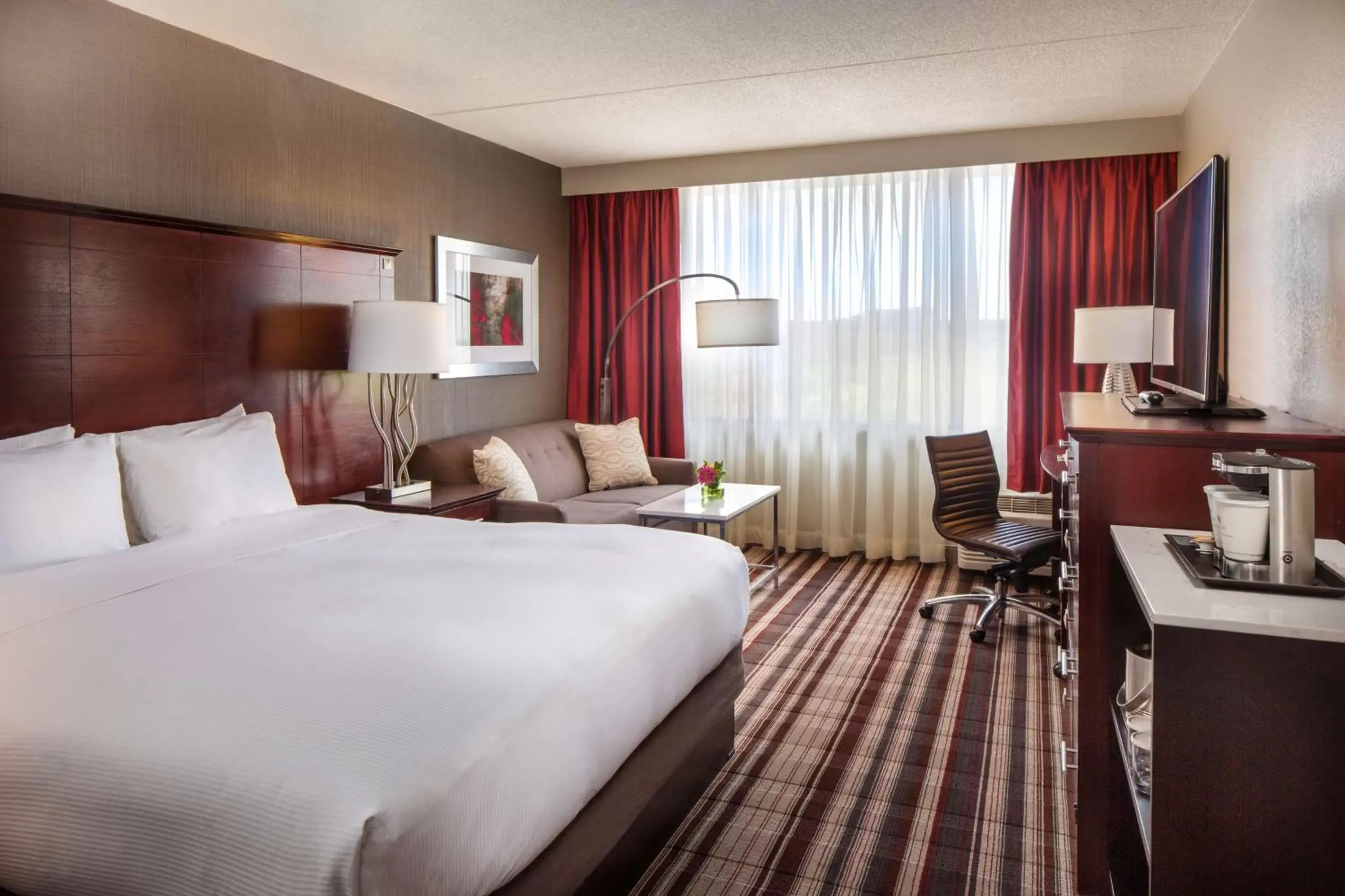 Bedroom in DoubleTree by Hilton Hotel Largo Washington DC