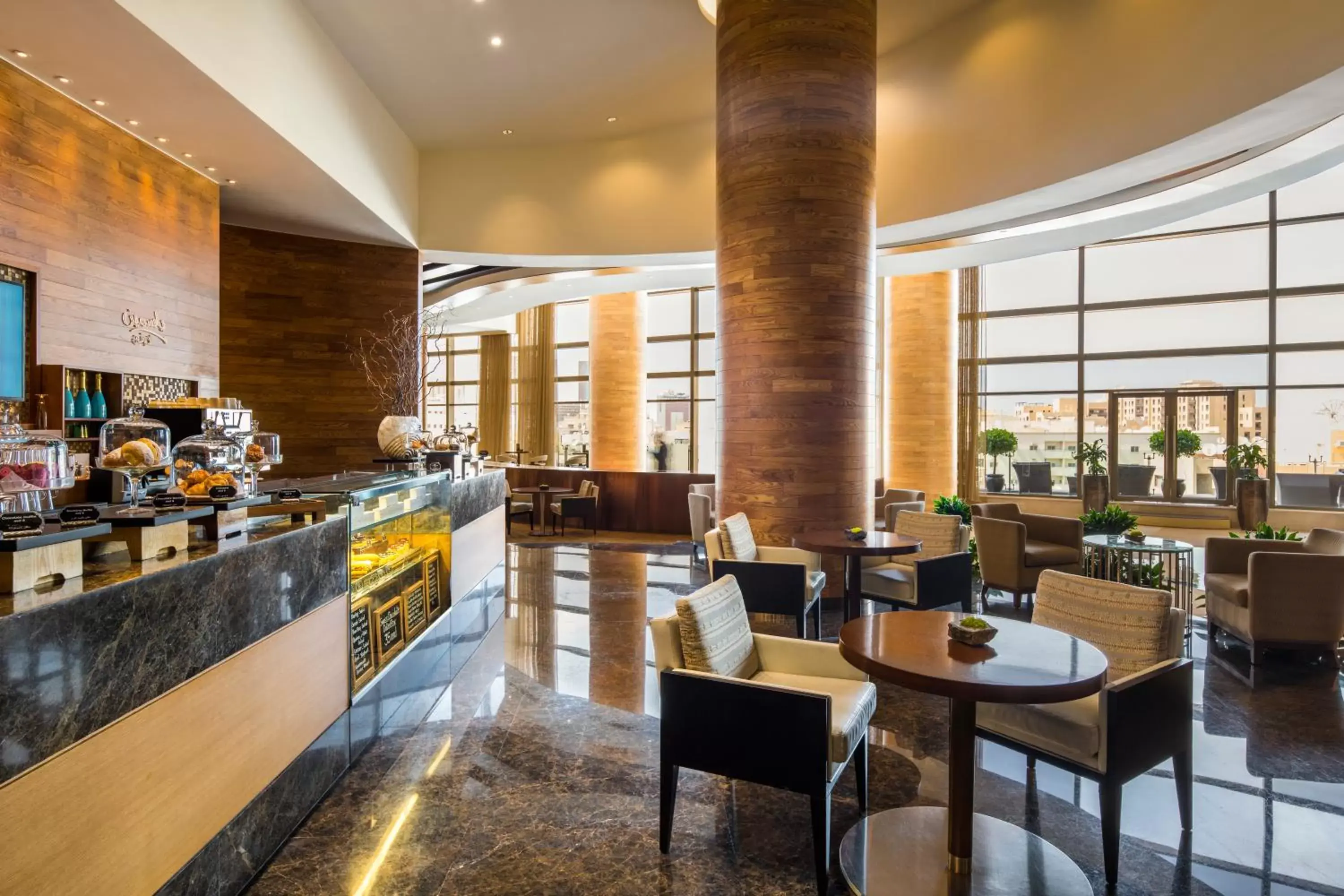 Lounge or bar, Restaurant/Places to Eat in Swissôtel Living Al Ghurair