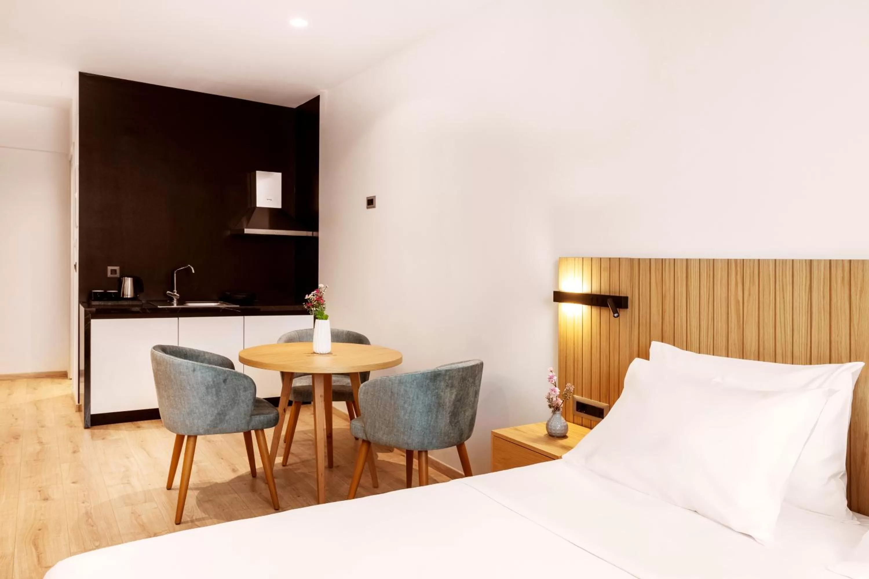 Bed in DAYS City Suites Athens