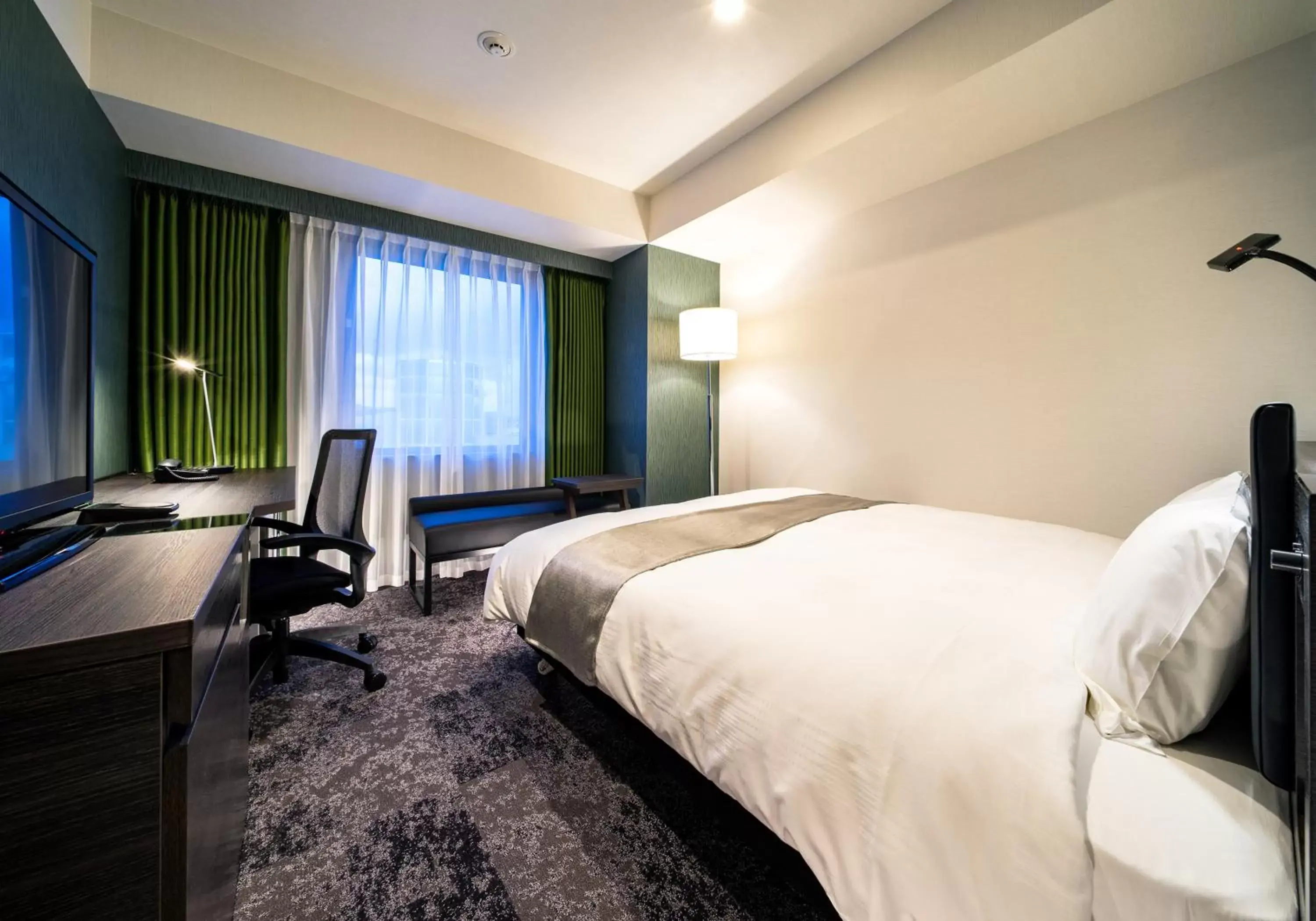 Photo of the whole room, Bed in Daiwa Roynet Hotel Koriyama Ekimae Photo of the whole room, Bed in Daiwa Roynet Hotel Koriyama Ekimae