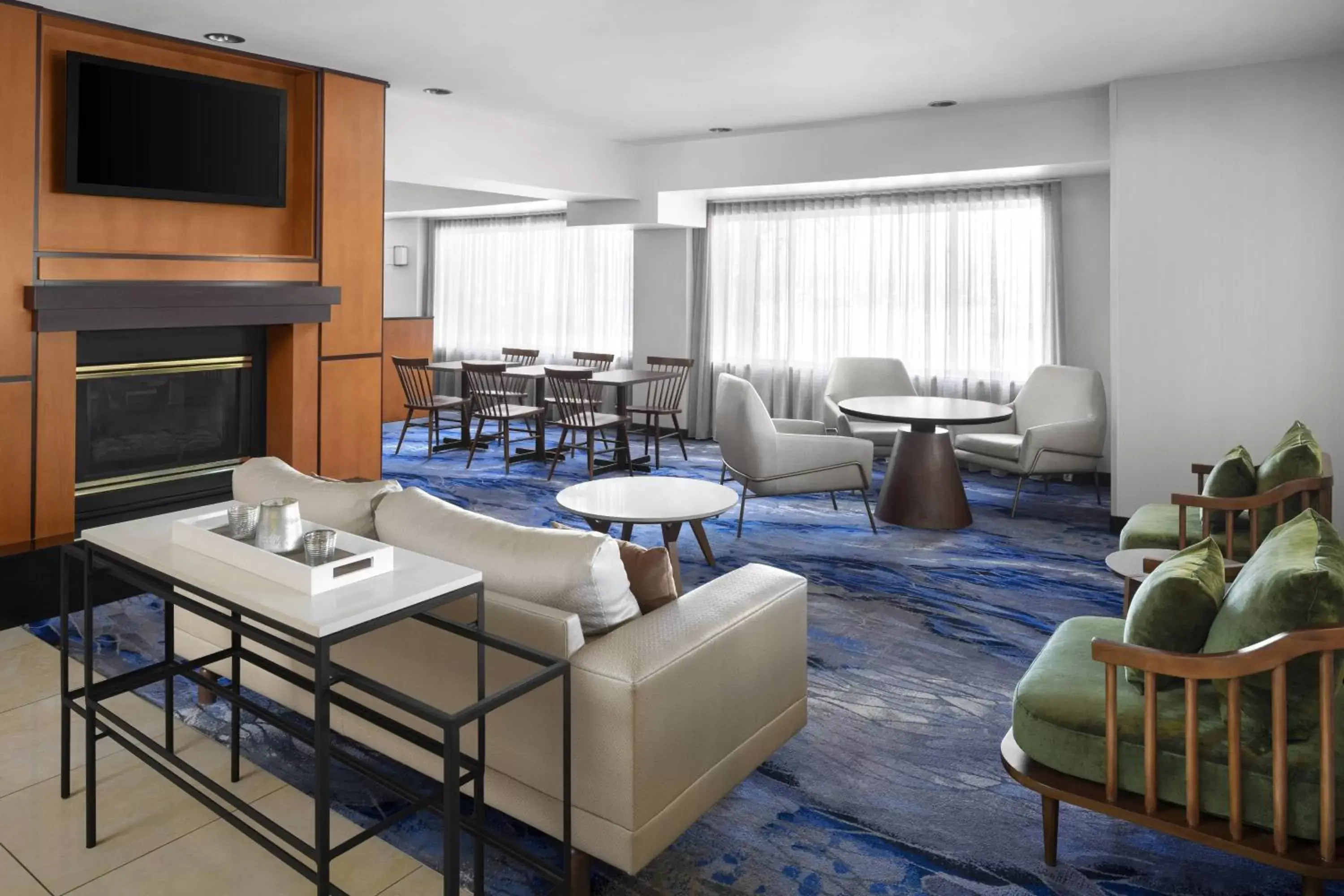 Lobby or reception, Lounge/Bar in Fairfield Inn & Suites Denver Airport