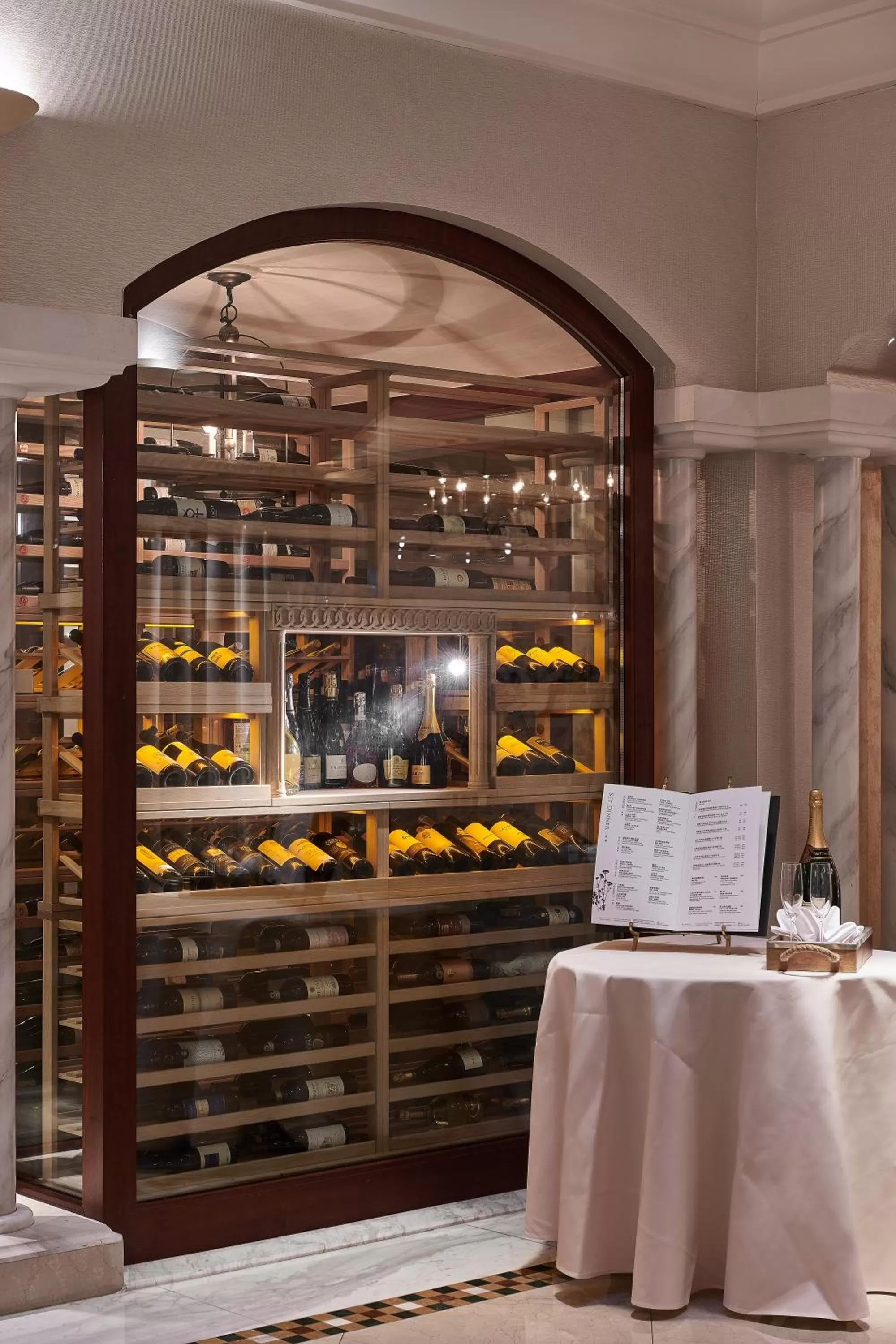 Restaurant/places to eat in The Riviera Hotel Taipei