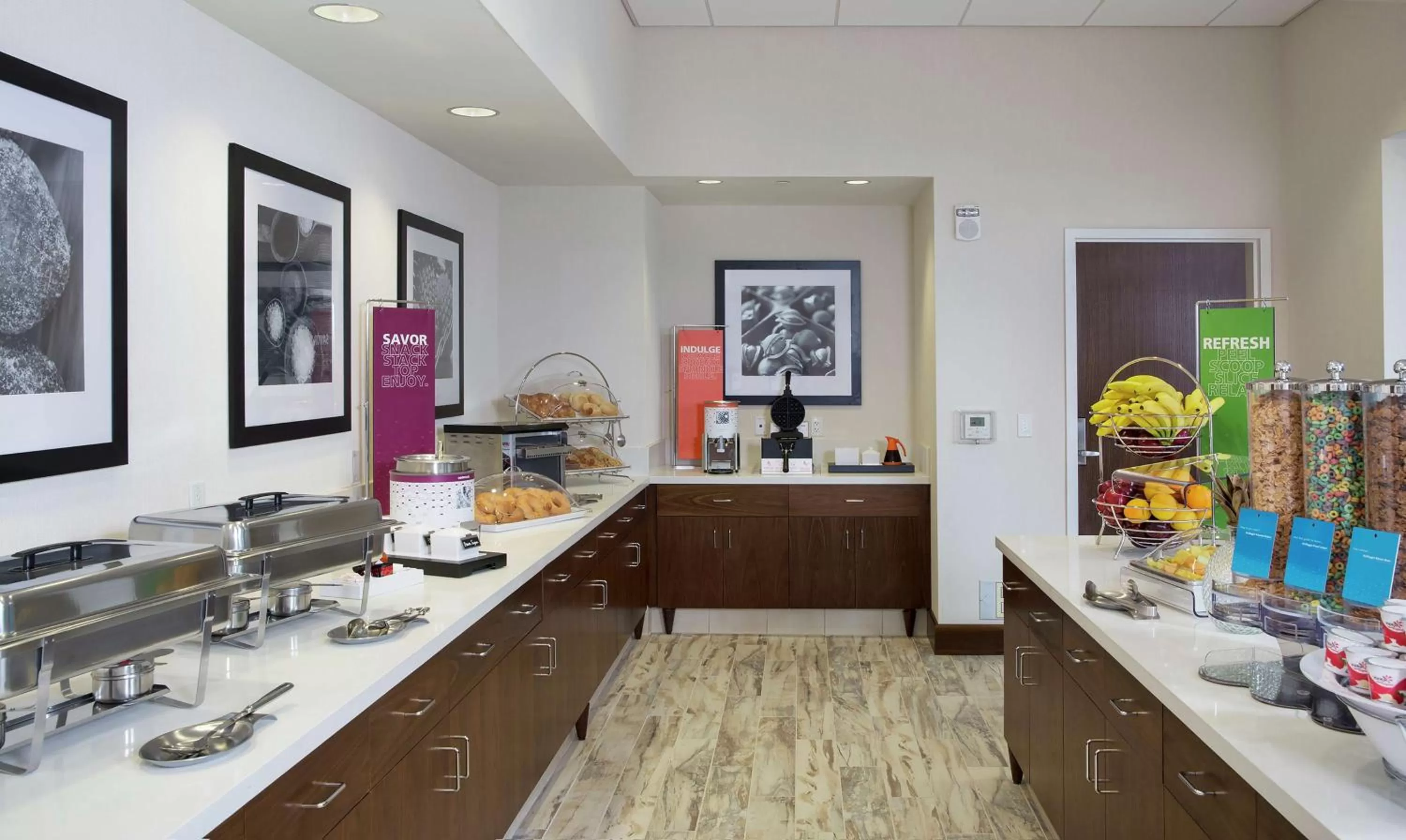 Kitchen or kitchenette in Hampton Inn & Suites Oahu Kapolei - FREE Parking - No Resort Fee