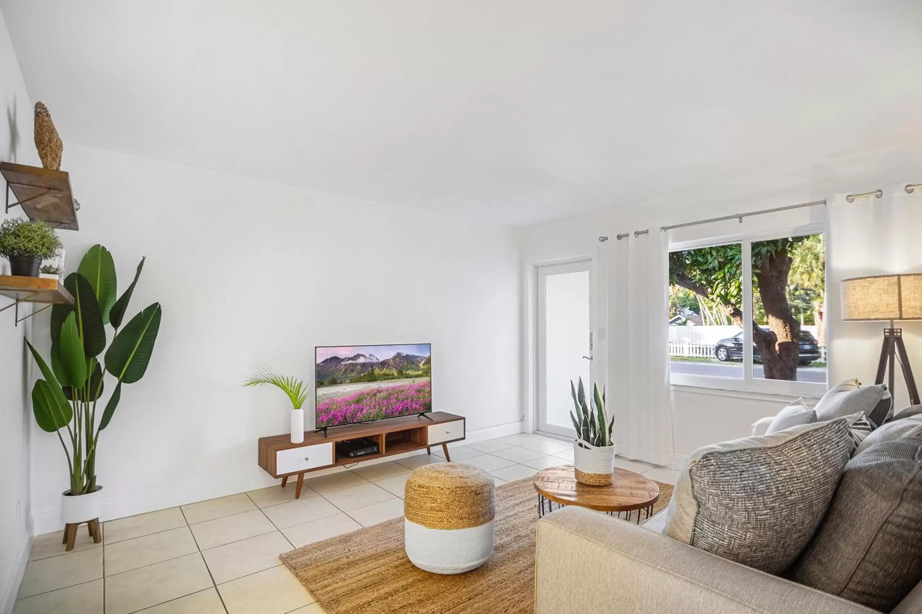 Living room, Seating Area in Alani Bay Premium Condos