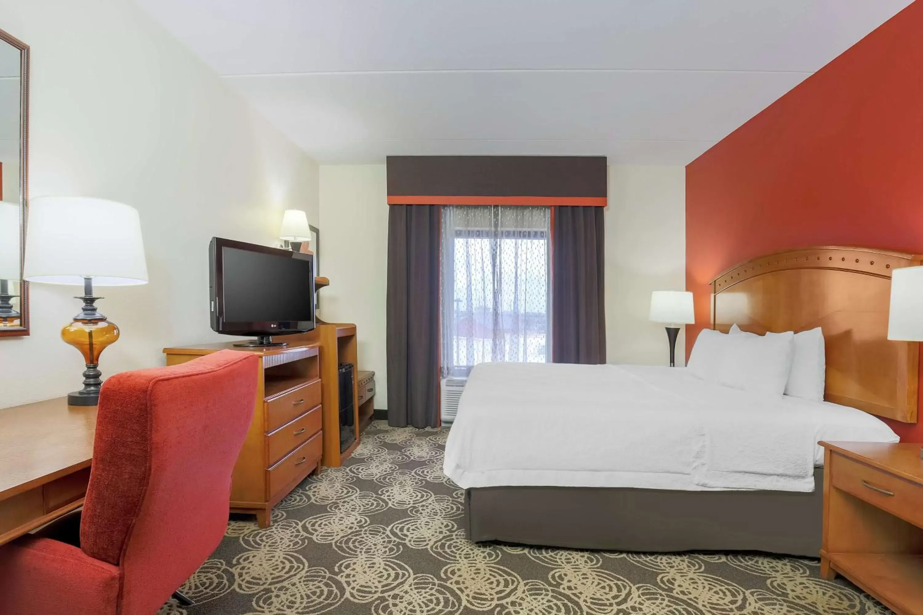 Bedroom, TV/Entertainment Center in Hampton Inn & Suites Dallas-Allen