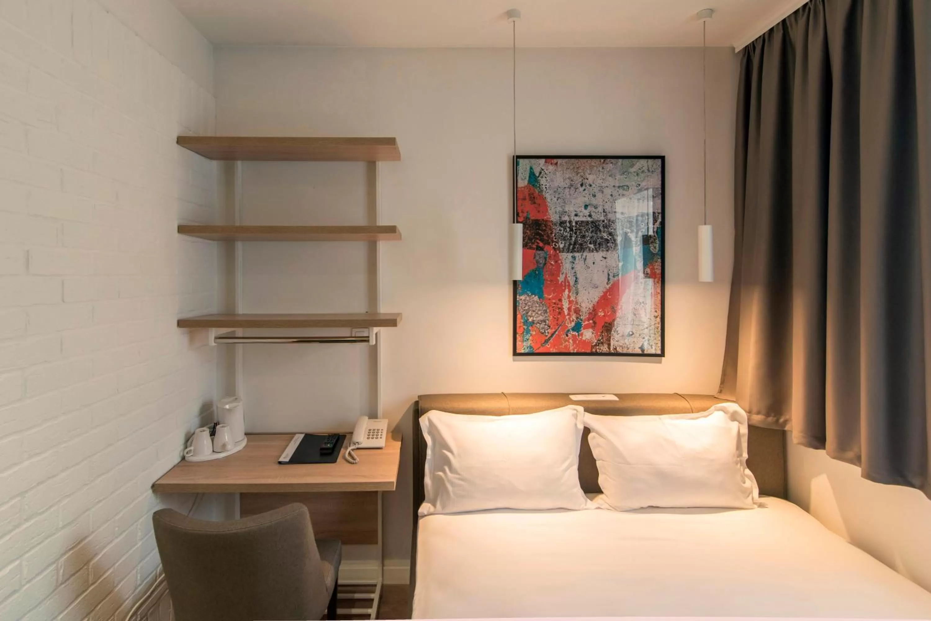 Shower, Bed in Belgrade Inn Garni Hotel