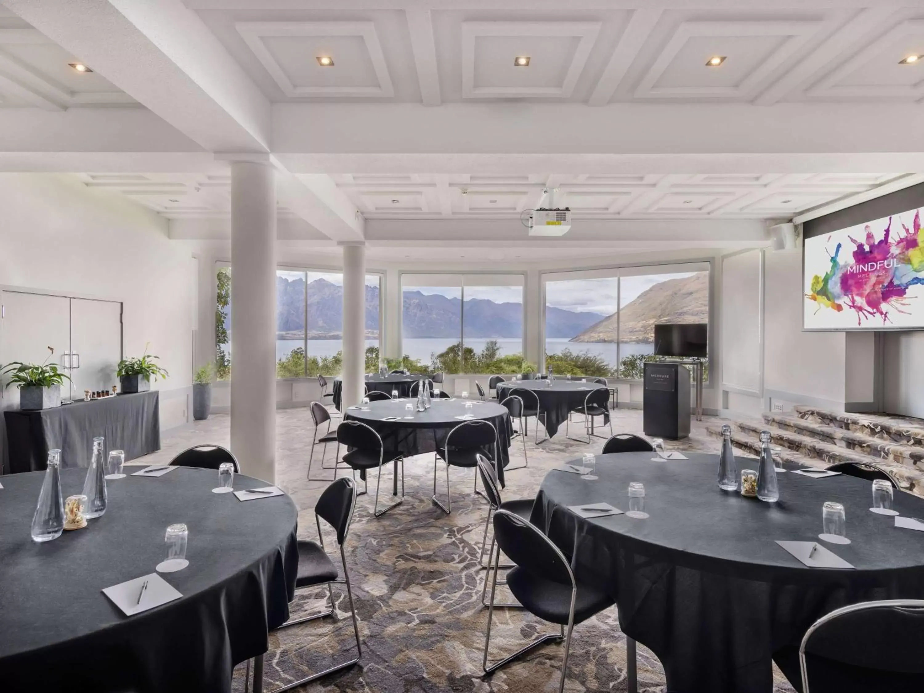 Meeting/conference room, Restaurant/Places to Eat in Mercure Queenstown Resort