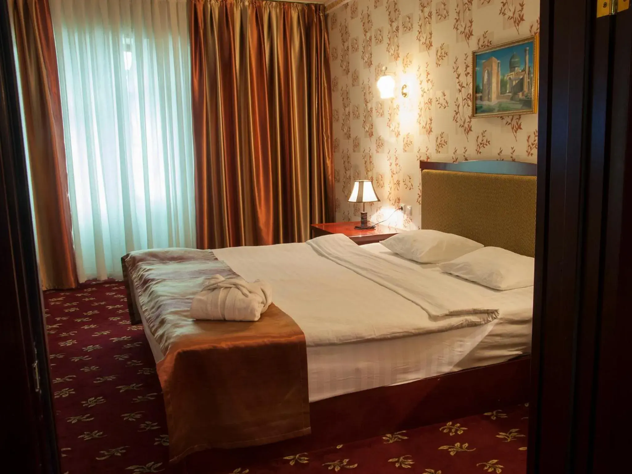 Bedroom, Bed in Golden Valley Hotel