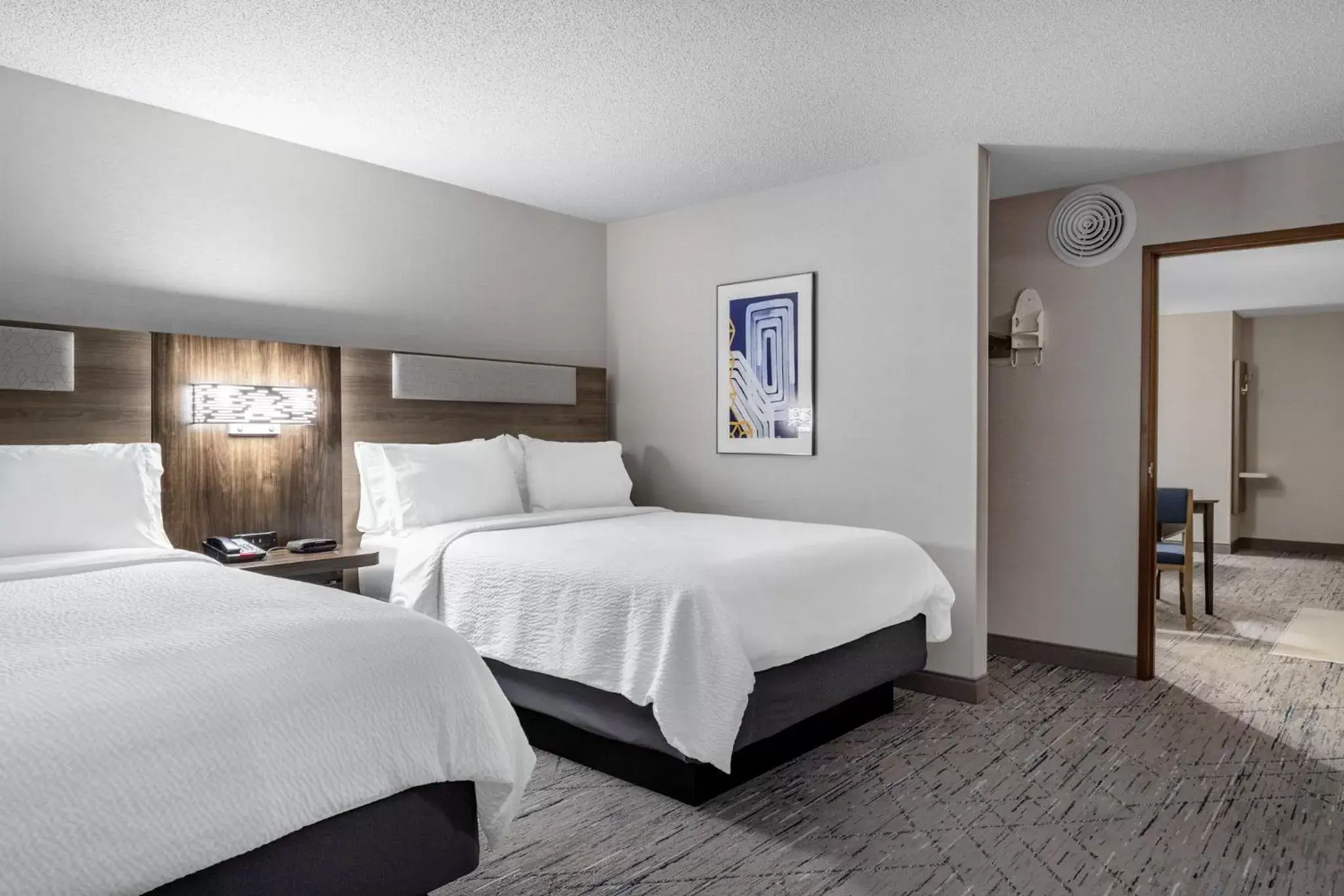 Photo of the whole room, Bed in Holiday Inn Express Hotel & Suites-St. Paul, an IHG Hotel