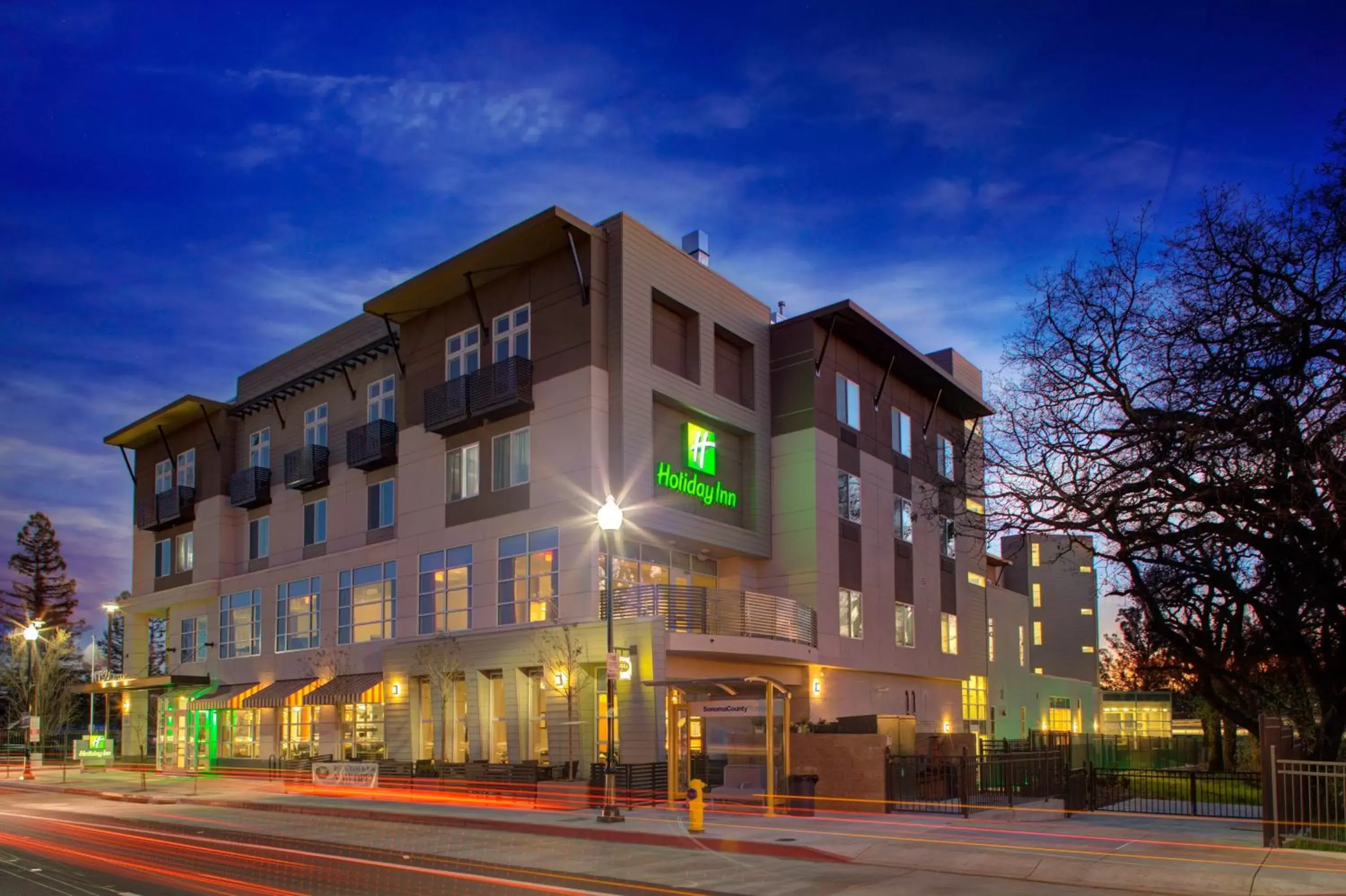 Property Building in Holiday Inn Windsor - Wine Country, an IHG Hotel