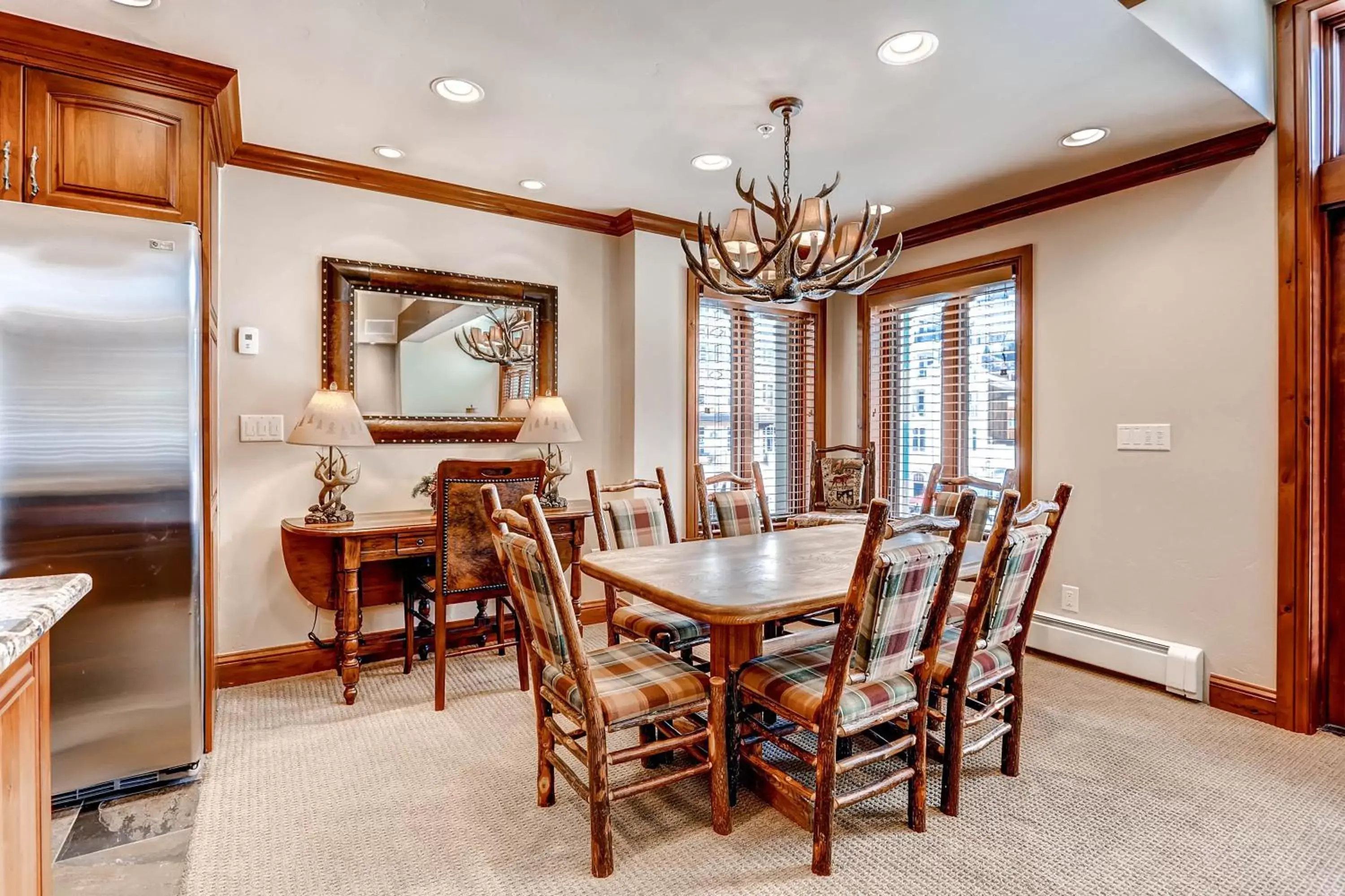 Dining Area in Lion Square Lodge