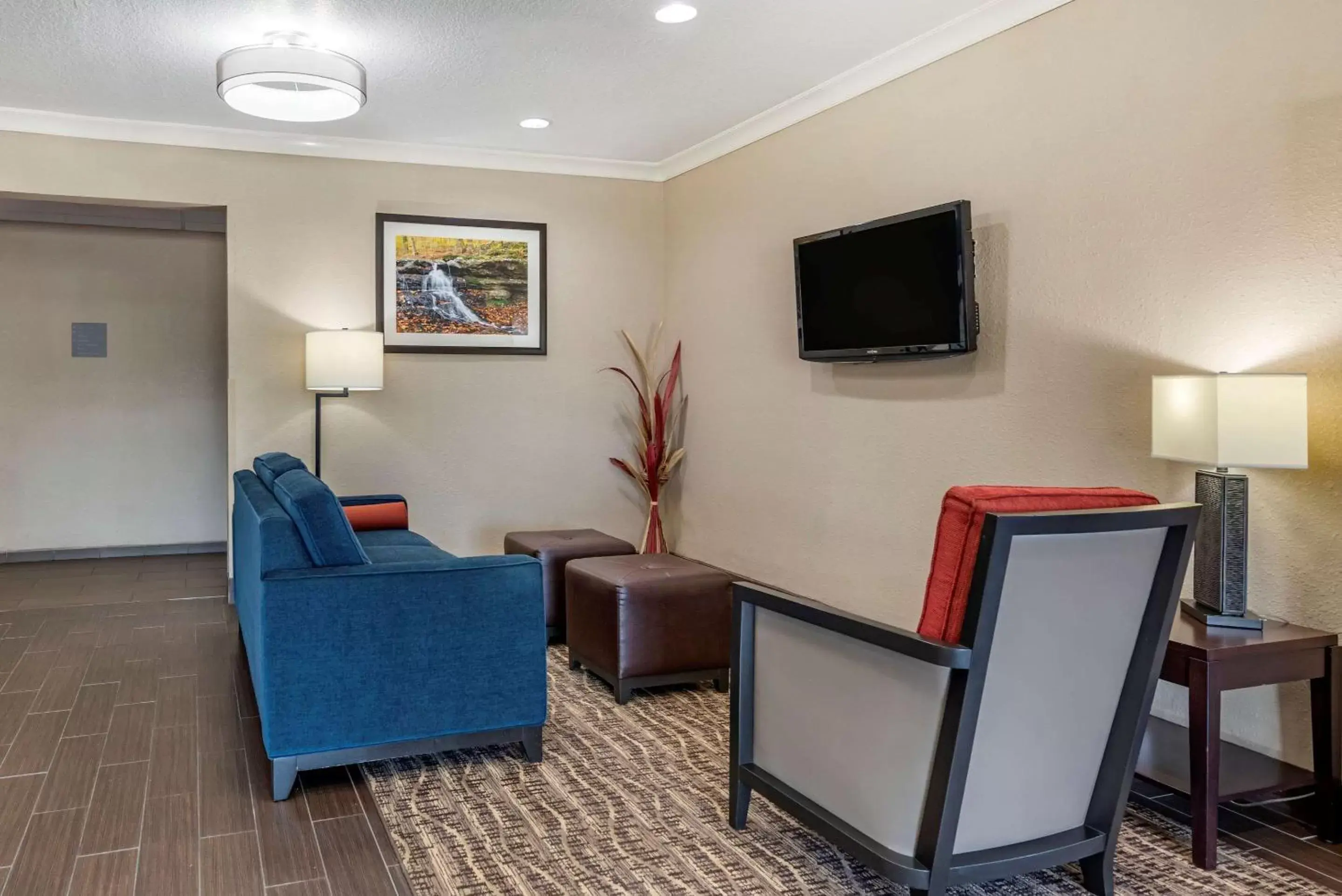 Lobby or reception, Seating Area in Comfort Inn & Suites Muncie