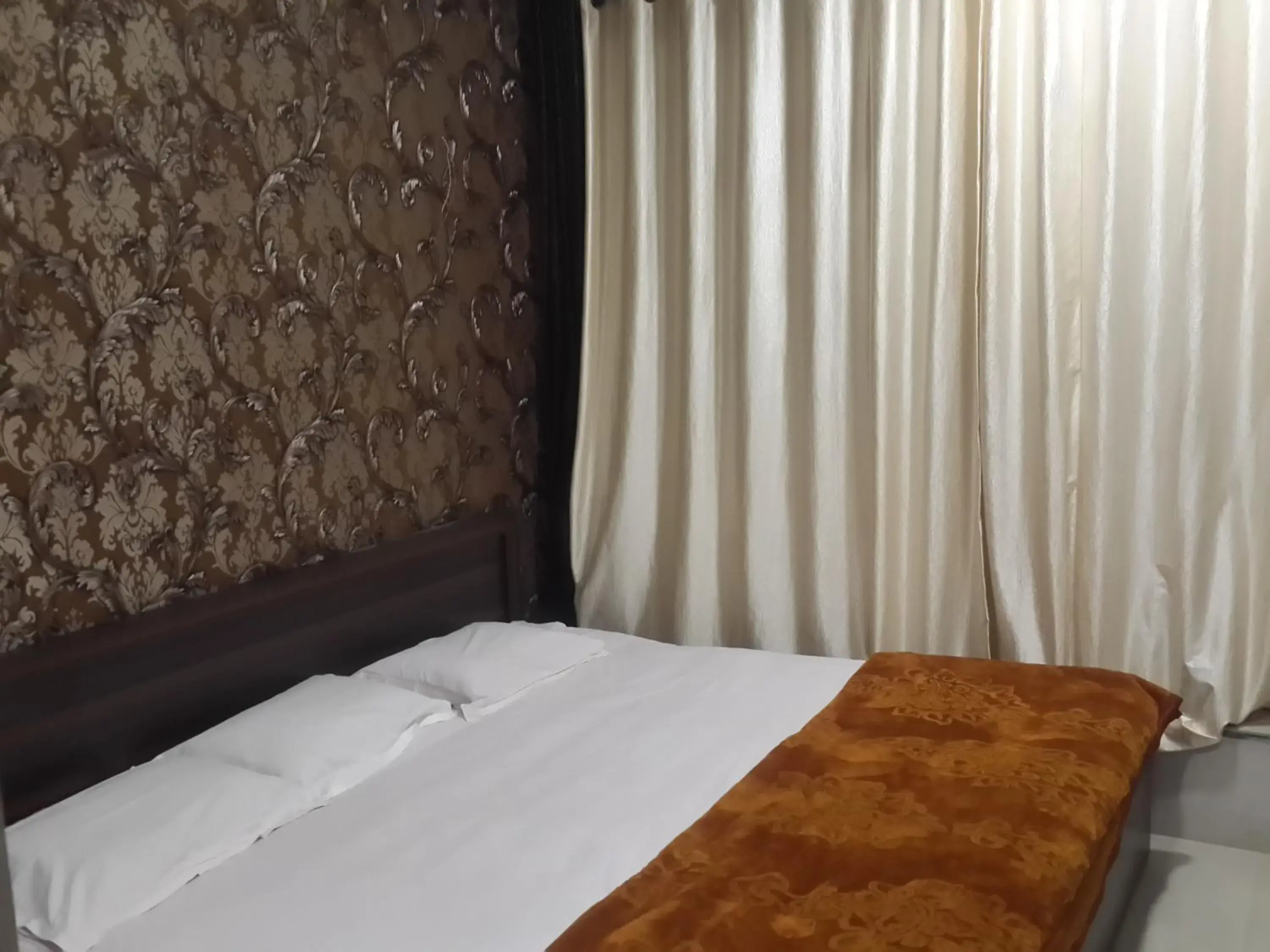 City view, Bed in Hotel Holiday Era Opposite Railway Station City view, Bed in Hotel Holiday Era Opposite Railway Station