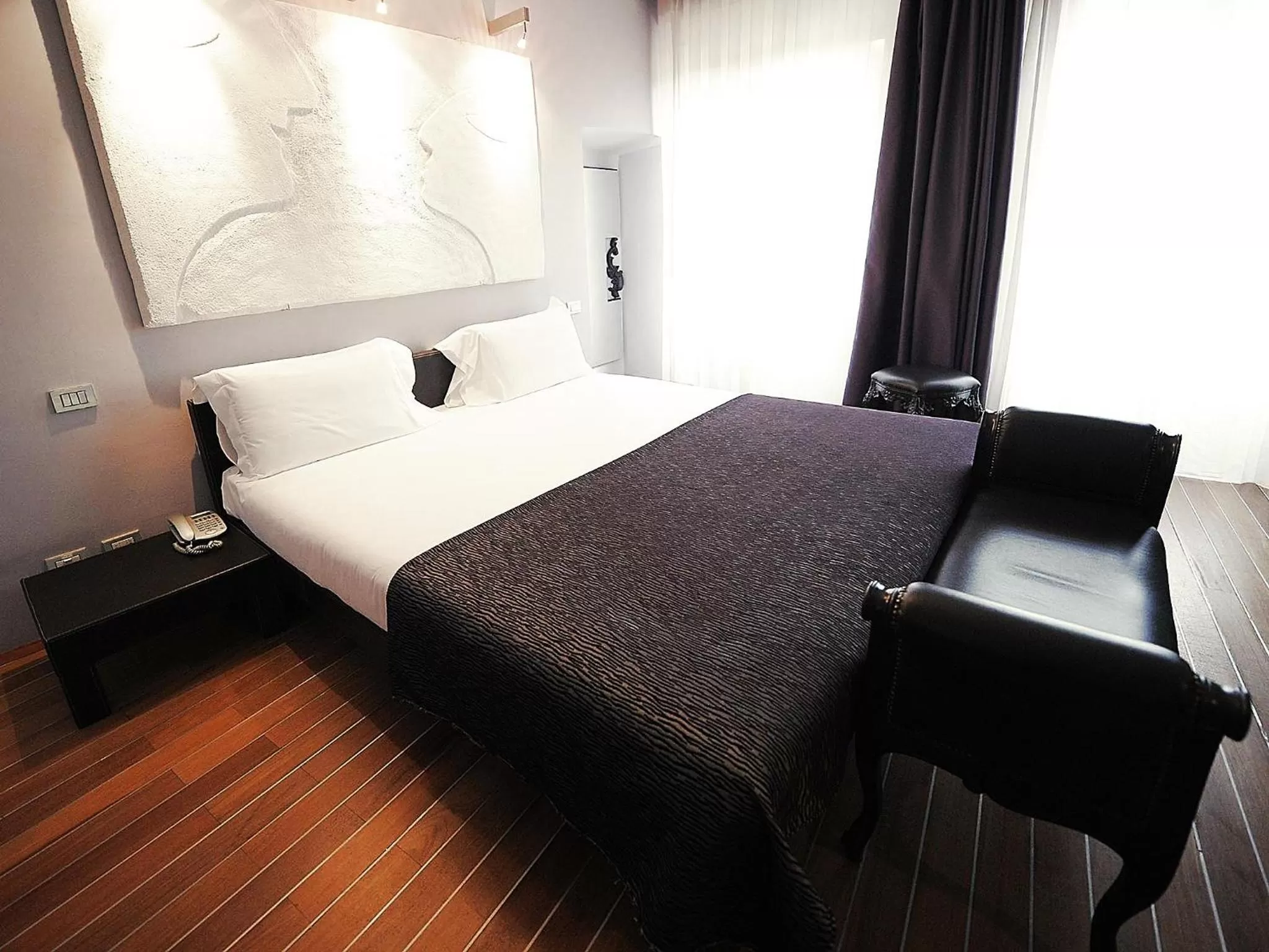 Photo of the whole room, Bed in Borghese Palace Art Hotel