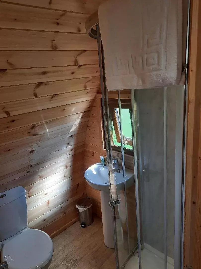 Bathroom in Standing Stones Lodge