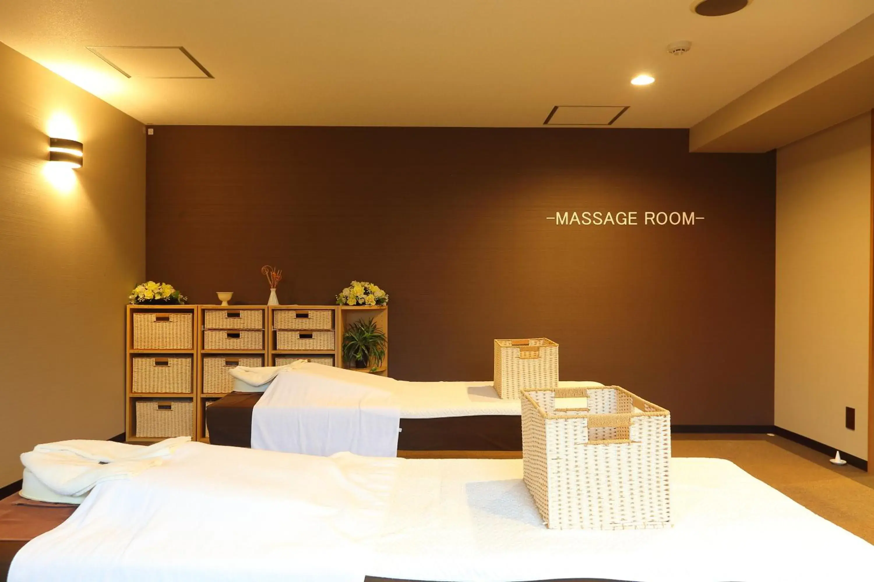 Massage, Bed in Plaza Hotel Toyota