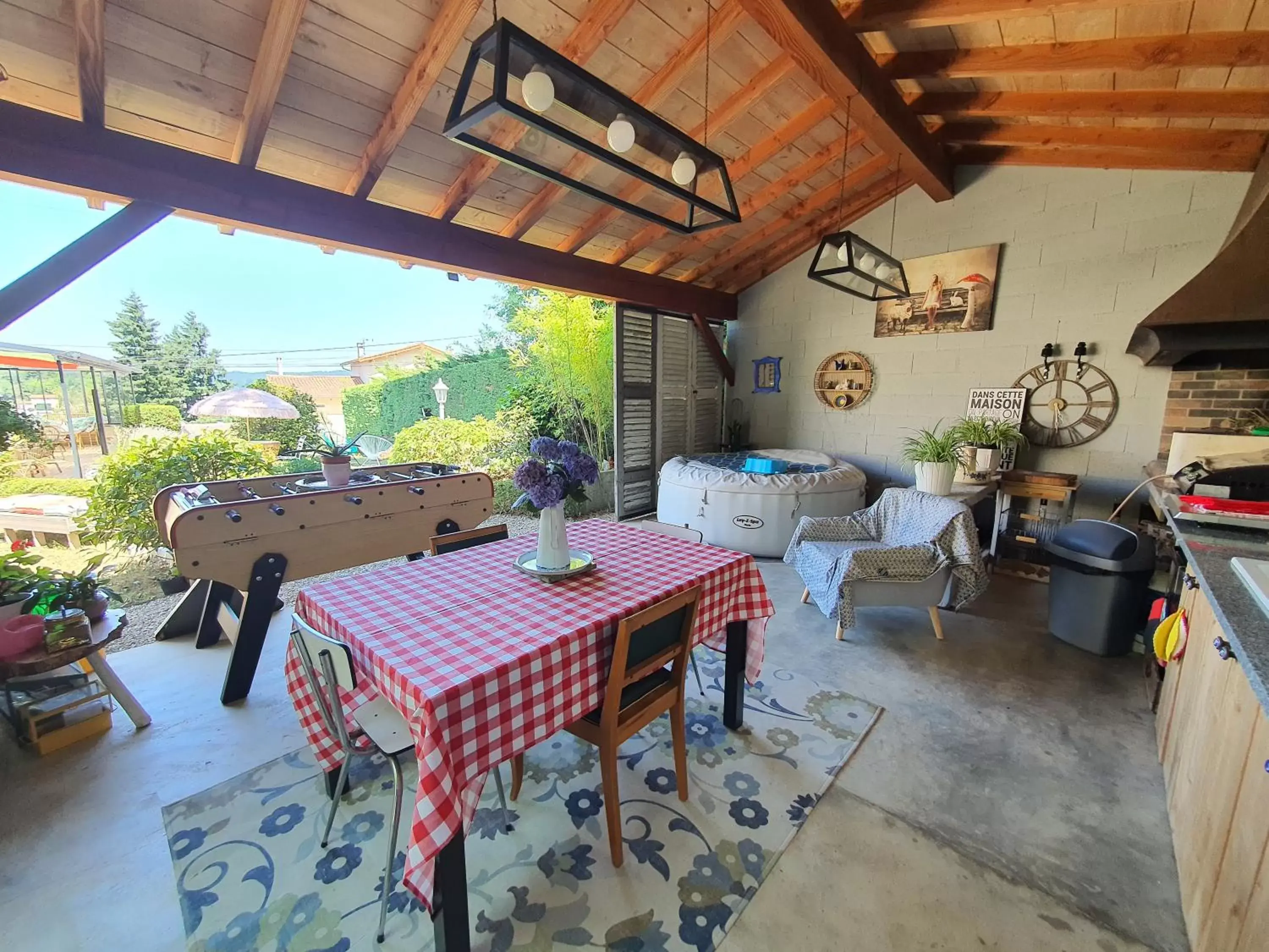 Patio, Restaurant/Places to Eat in A l'Ecole Buissonnière