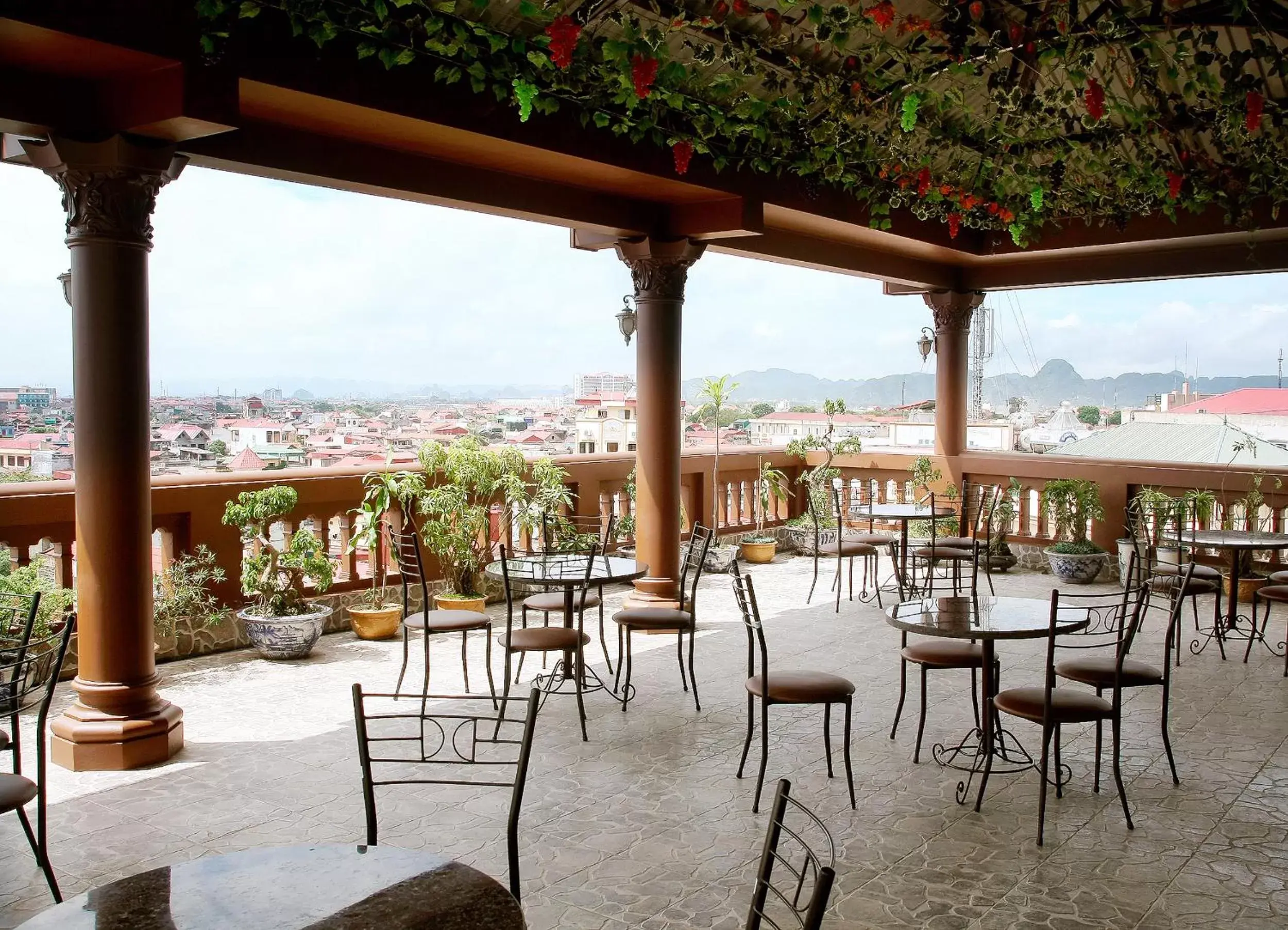 Balcony/Terrace, Restaurant/Places to Eat in Thuy Anh Hotel