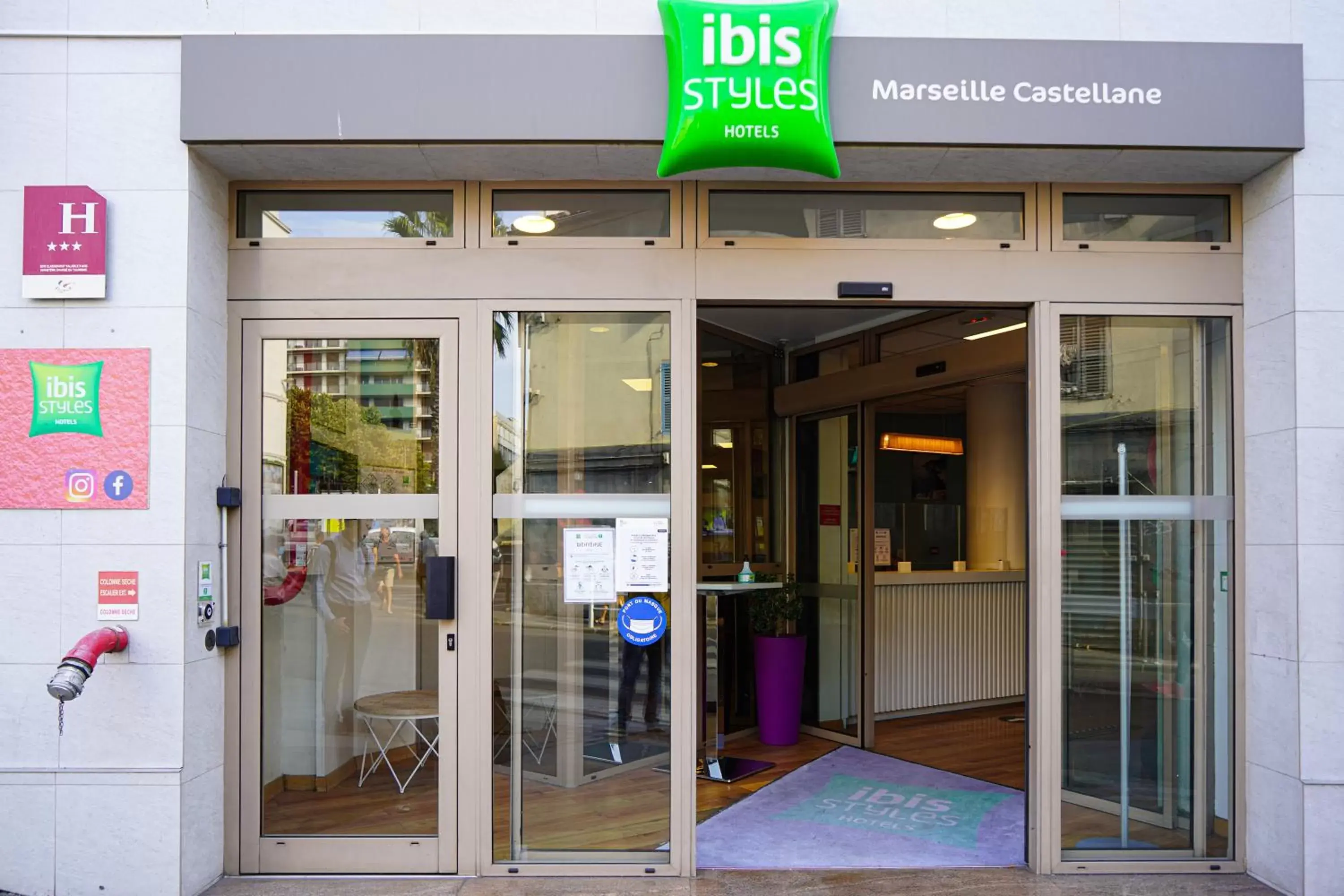 Property logo or sign in ibis Styles Marseille Centre Prado Castellane