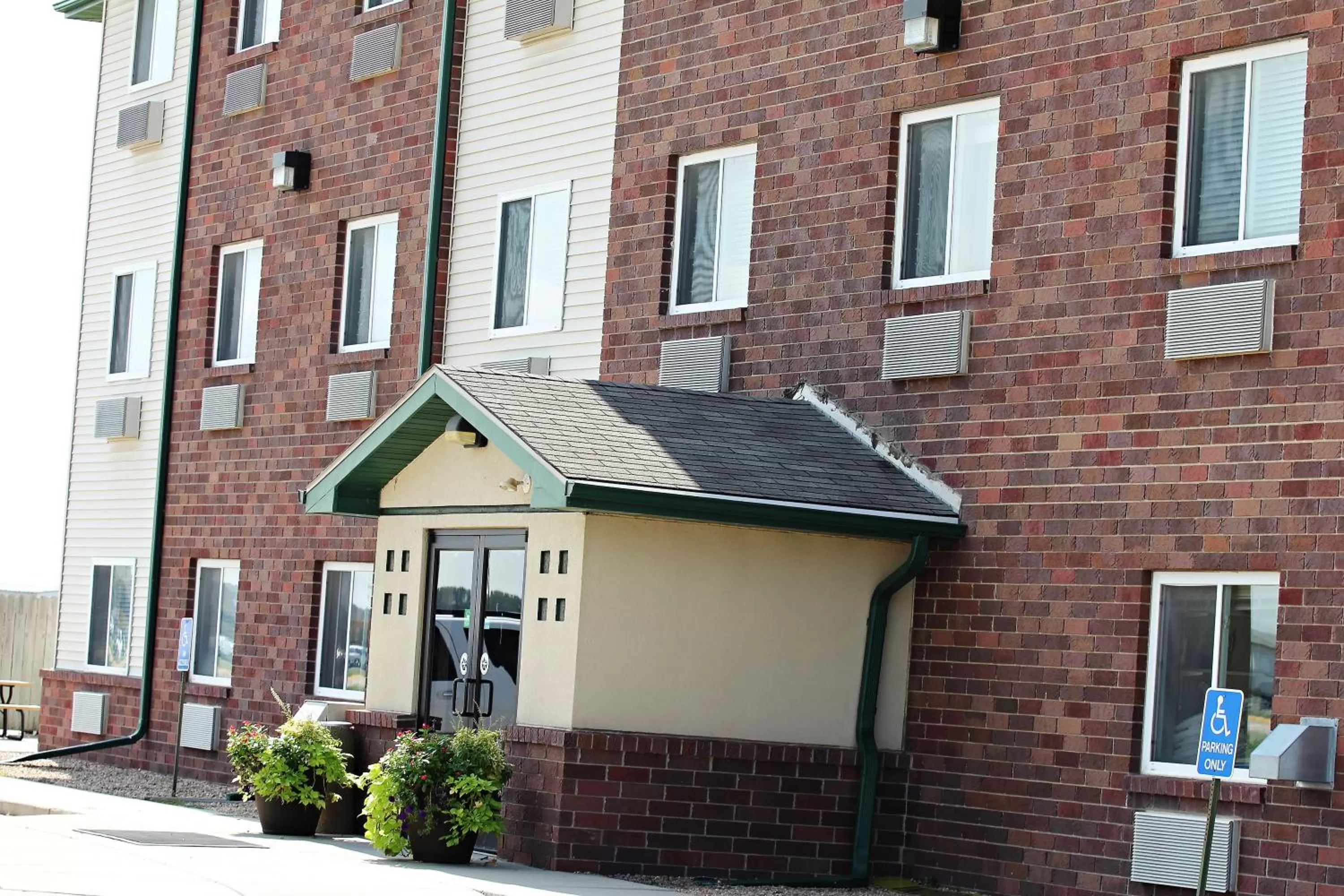 Facade/entrance in Capri Inn & Suites - Beatrice