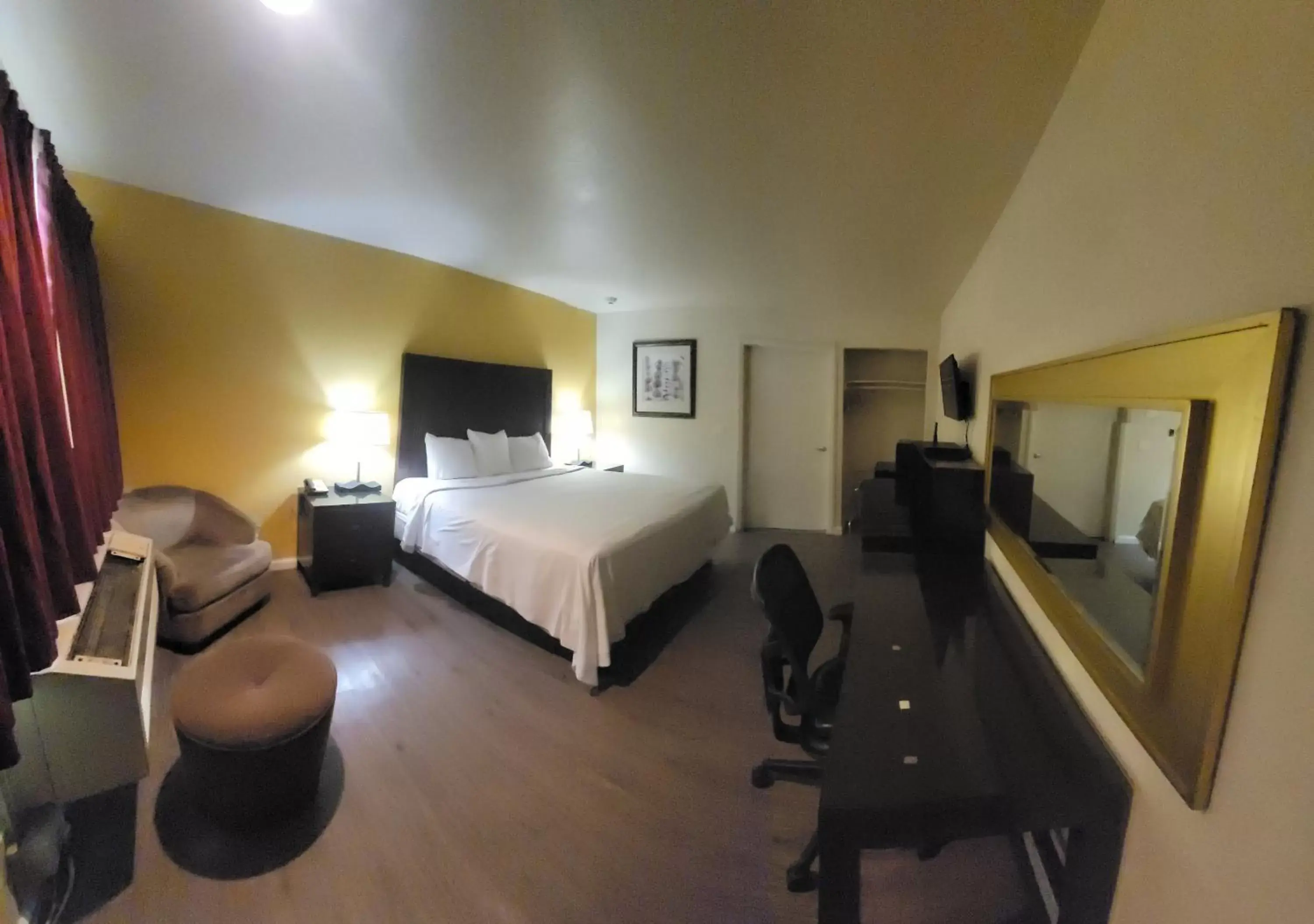 Photo of the whole room in Mission Inn and Suites