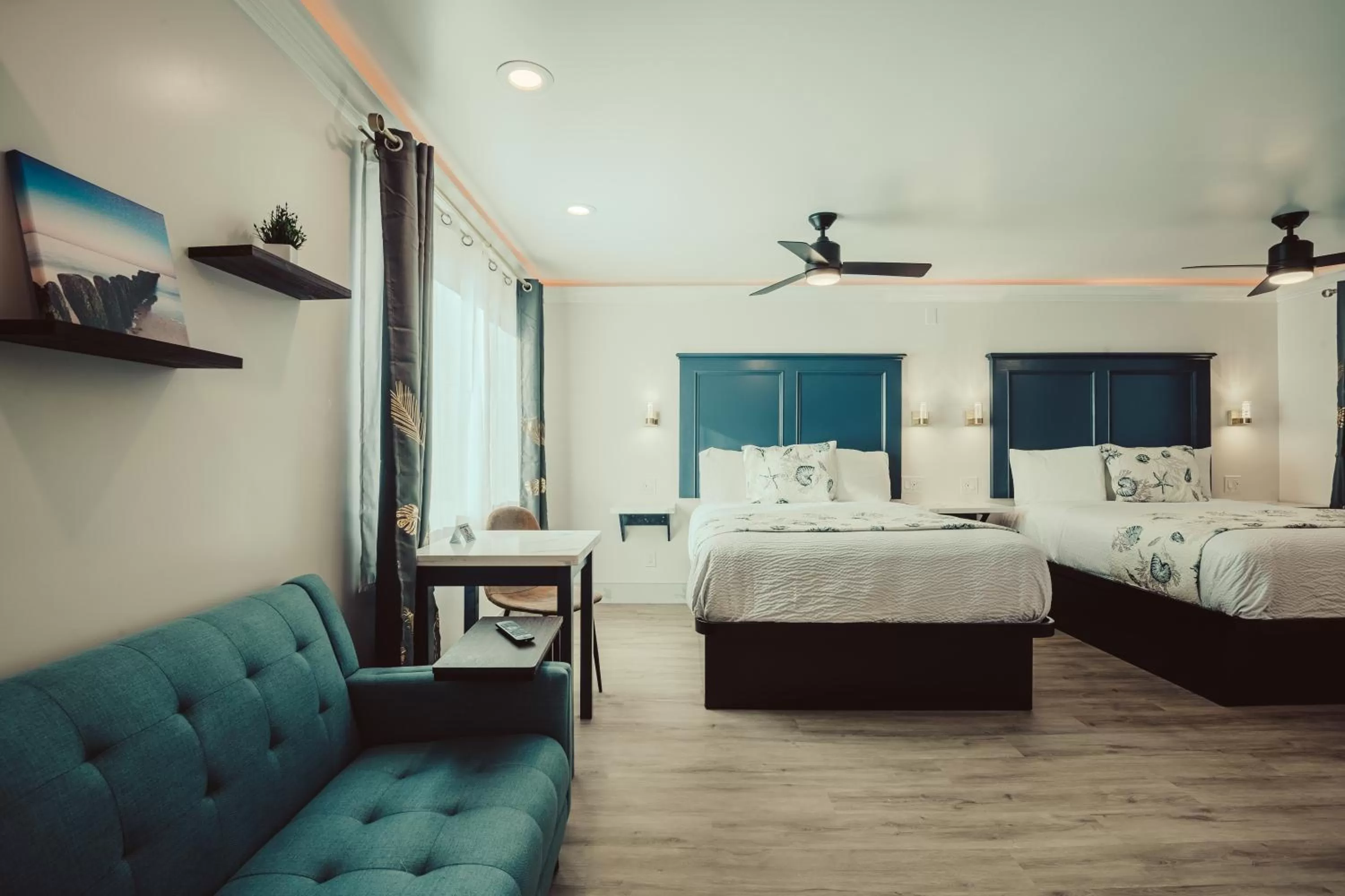 Bed in Blufftop Inn & Suites - Wharf/Restaurant District