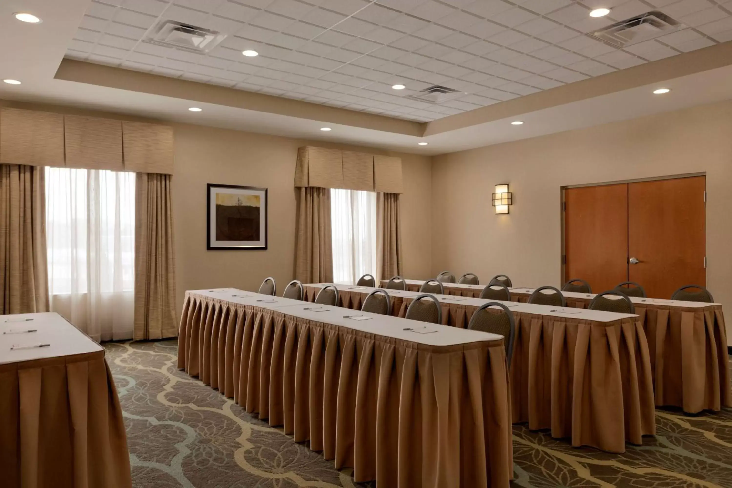 Meeting/conference room in Hampton Inn and Suites Parkersburg Downtown