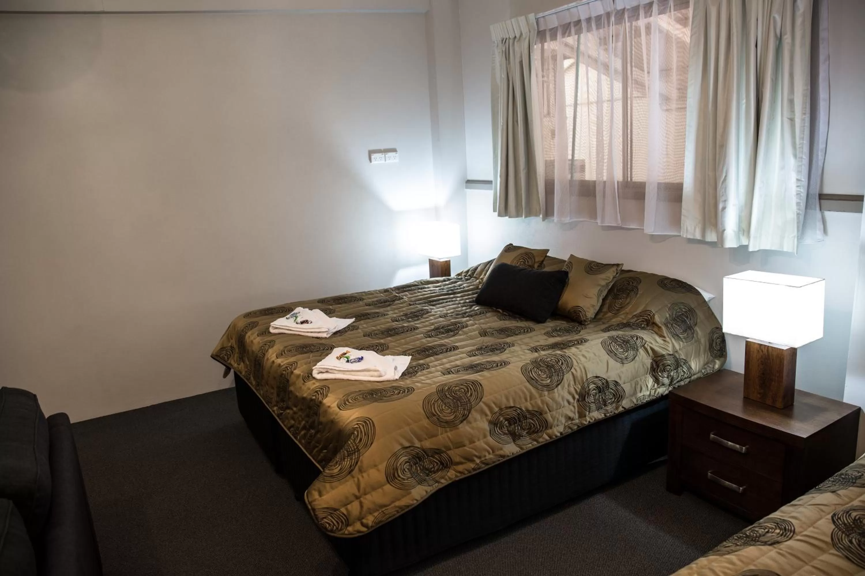 Bed in Tall Trees Motel Mountain Retreat