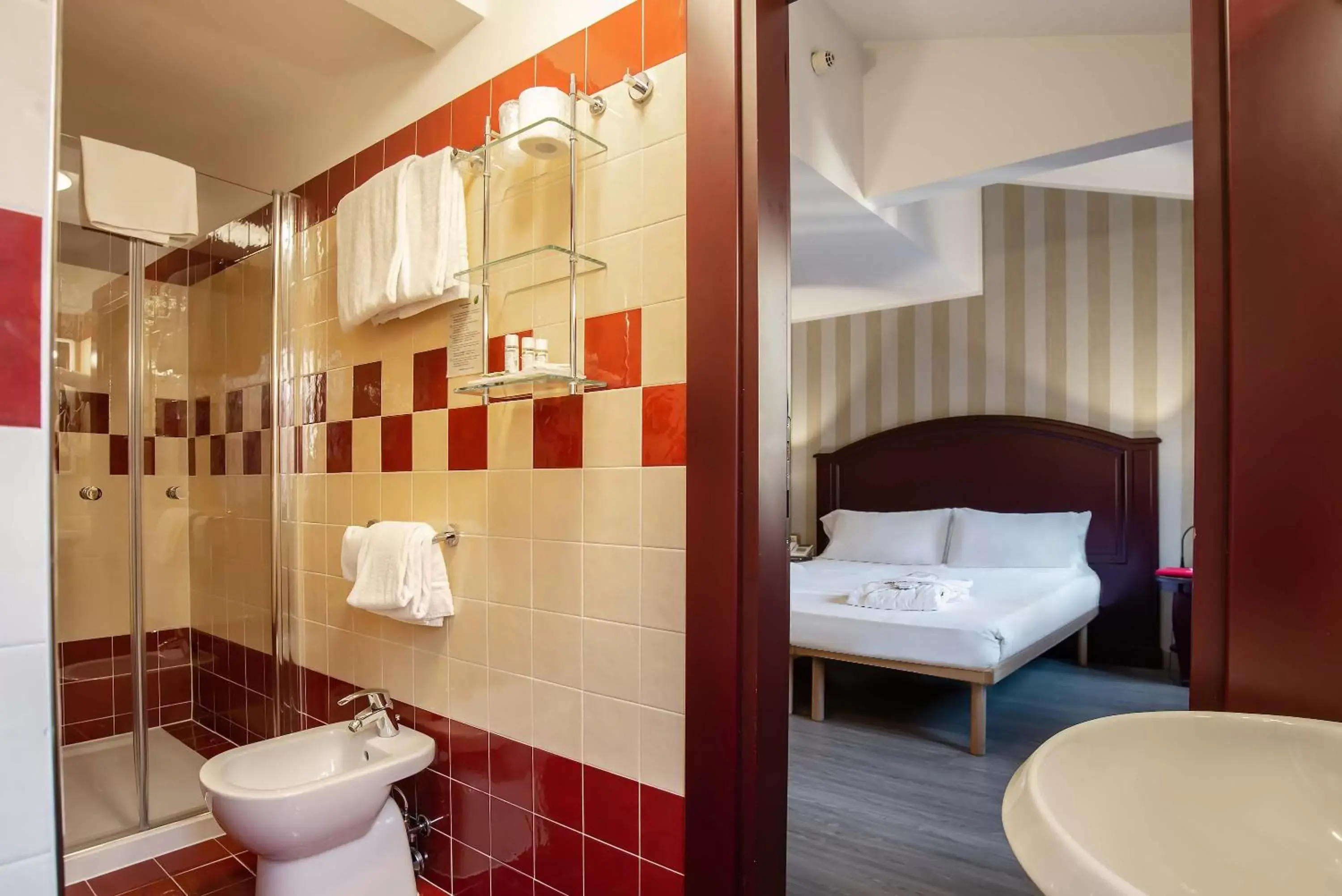 Bedroom, Bathroom in Hotel La Fenice et Des Artistes