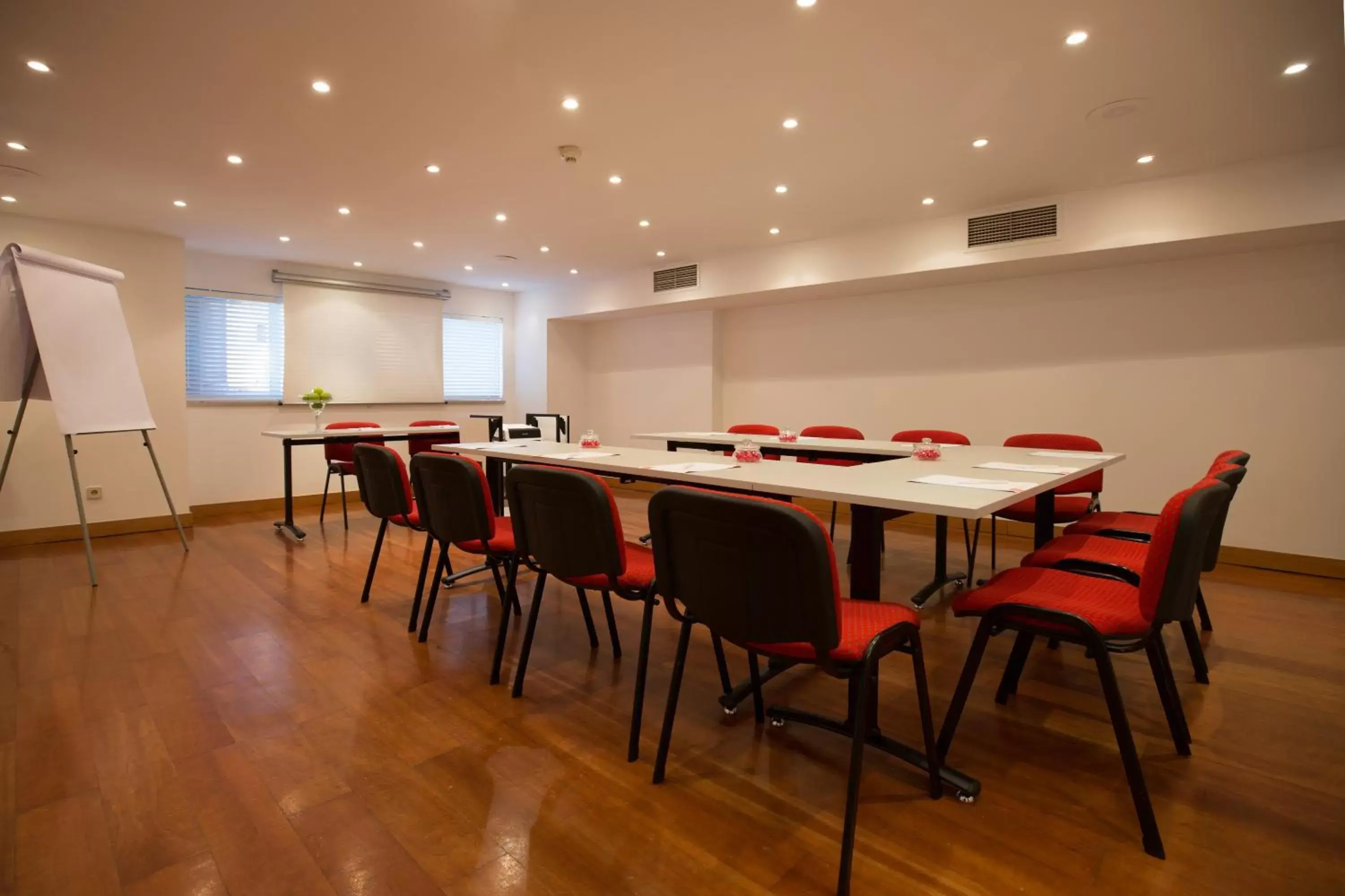 Meeting/conference room in Legendary Porto Hotel