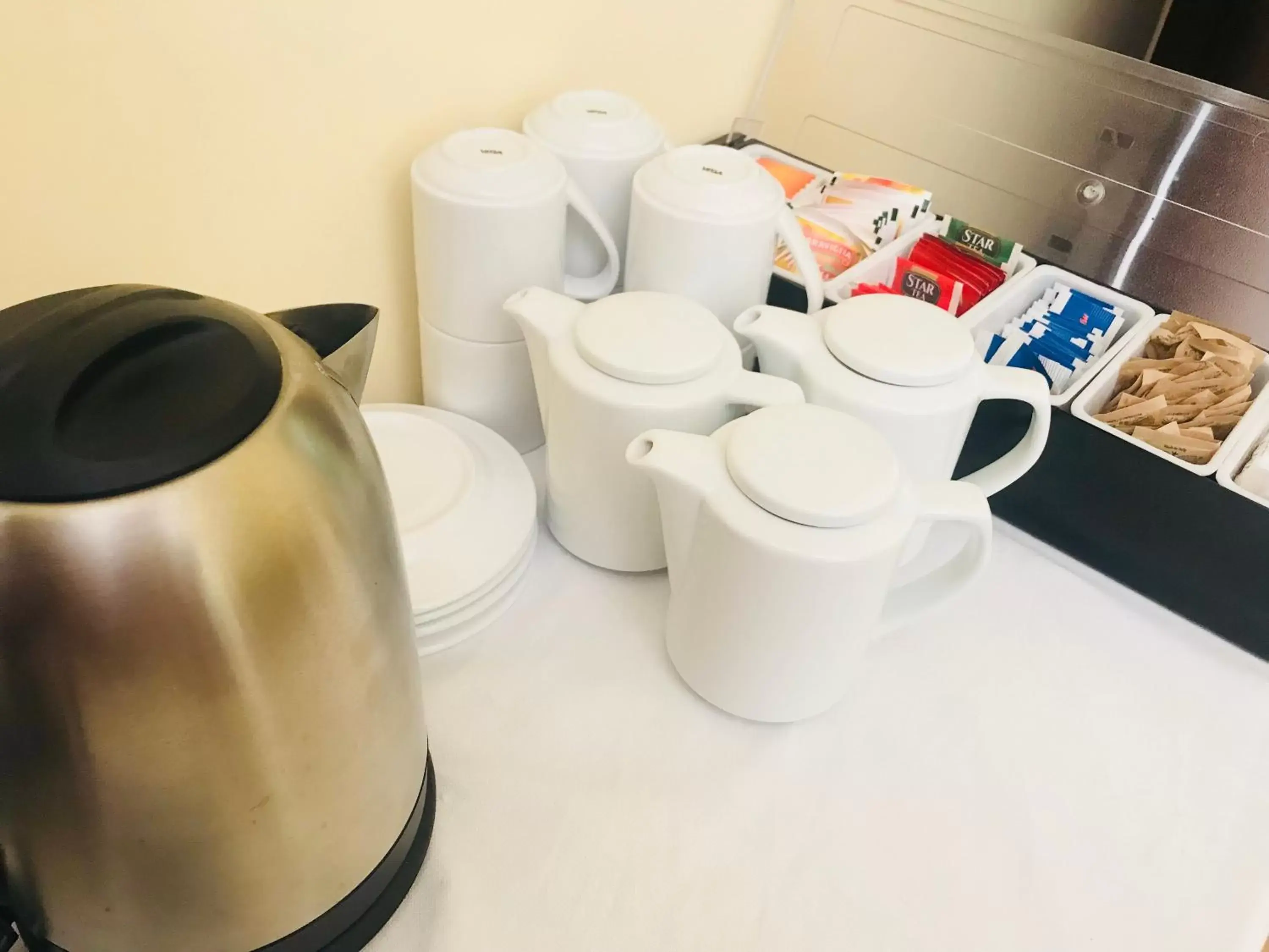 Breakfast, Coffee/Tea Facilities in Green Park Hotel & Residence