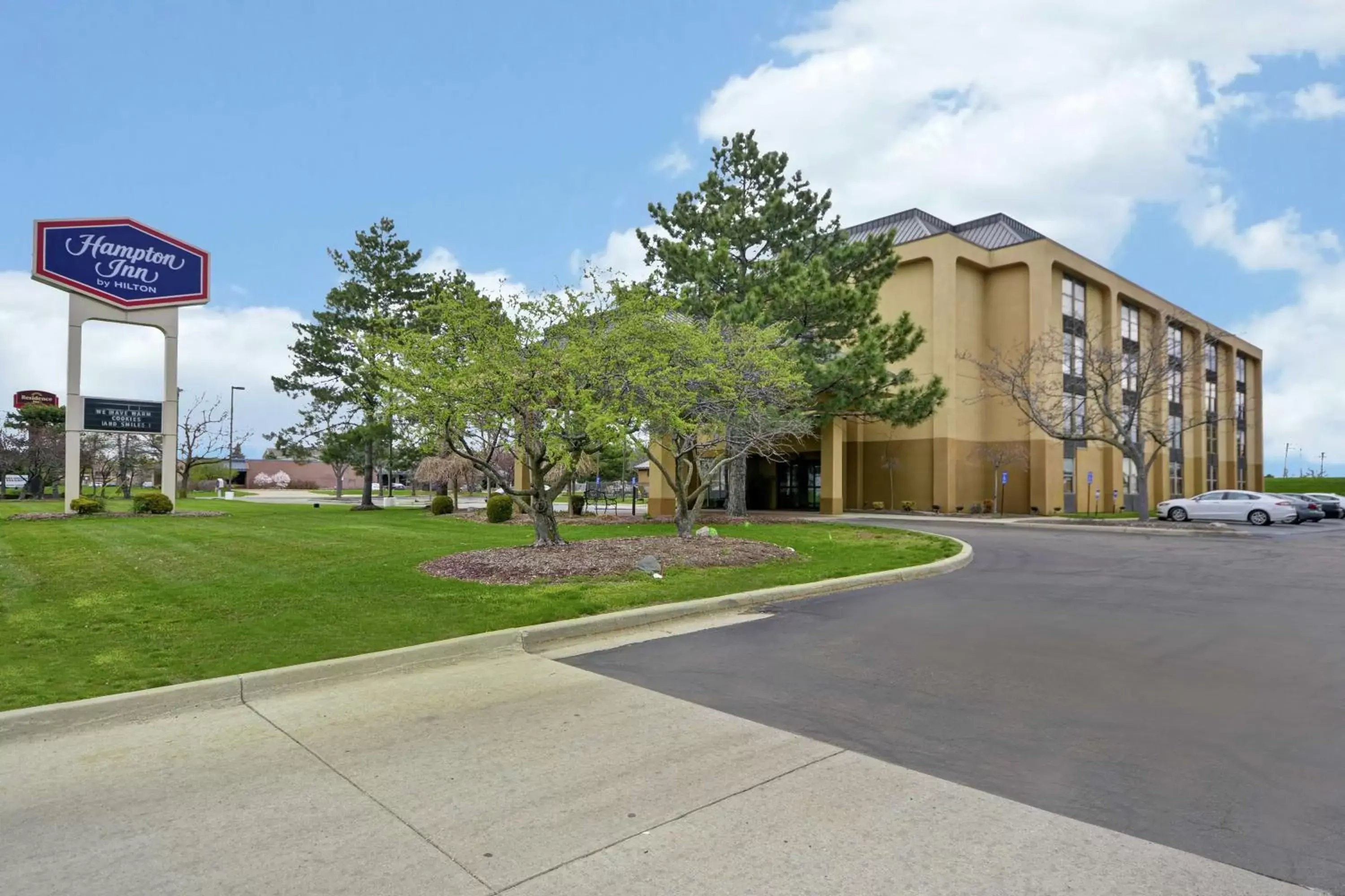 Property Building in Hampton Inn Detroit Madison Heights South Troy