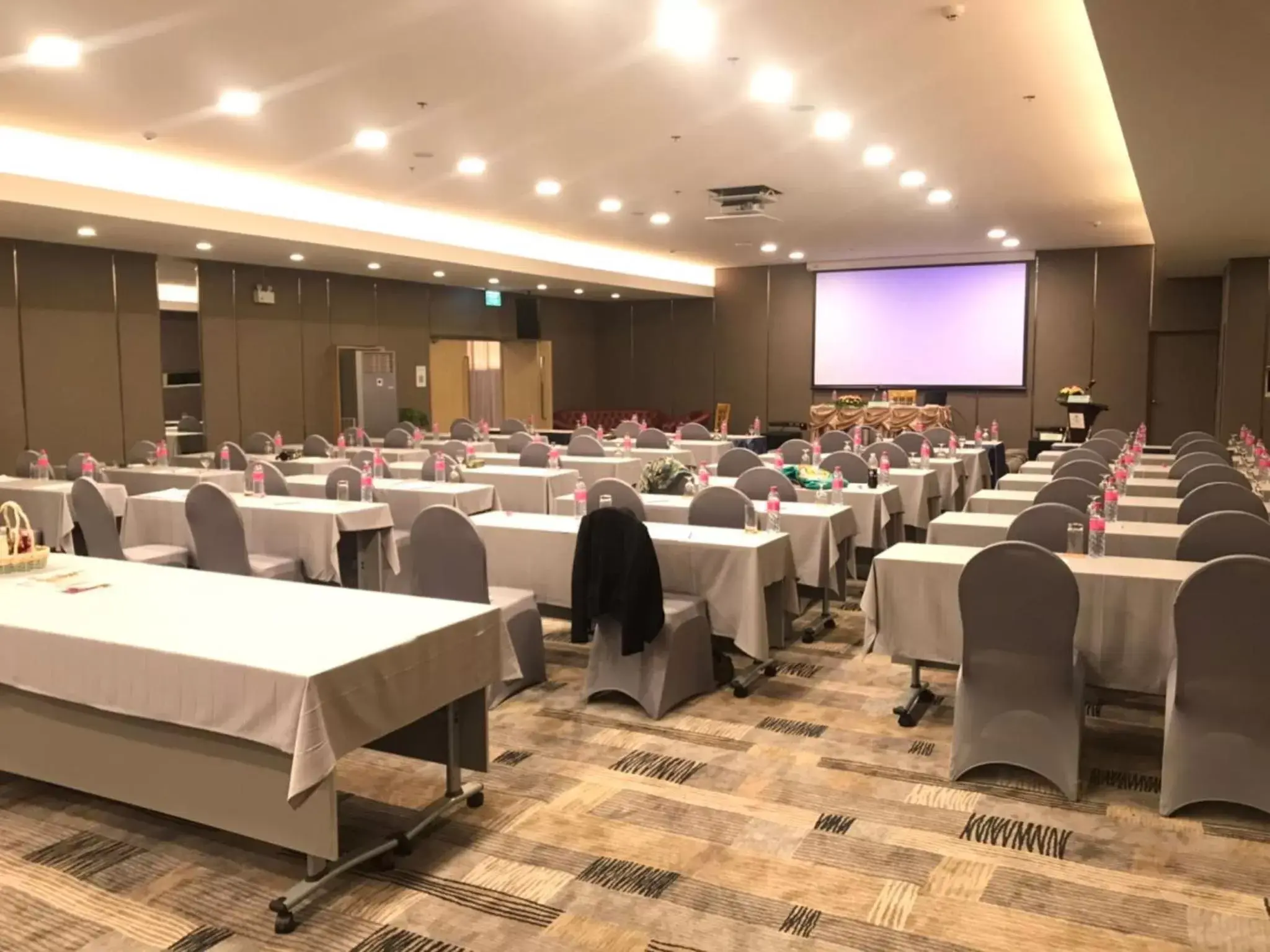 Property building in Baron Beach Hotel Property building in Baron Beach Hotel